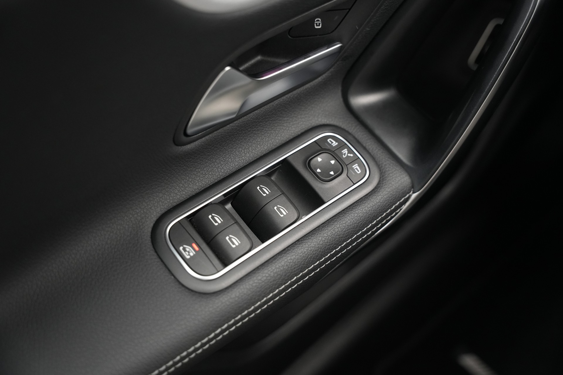 MERCEDES-BENZ CLA 45 S AMG 4Matic+ 8G-DCT *CH-Fahrzeug* *Pano* *Designo Lackierung*-image-35