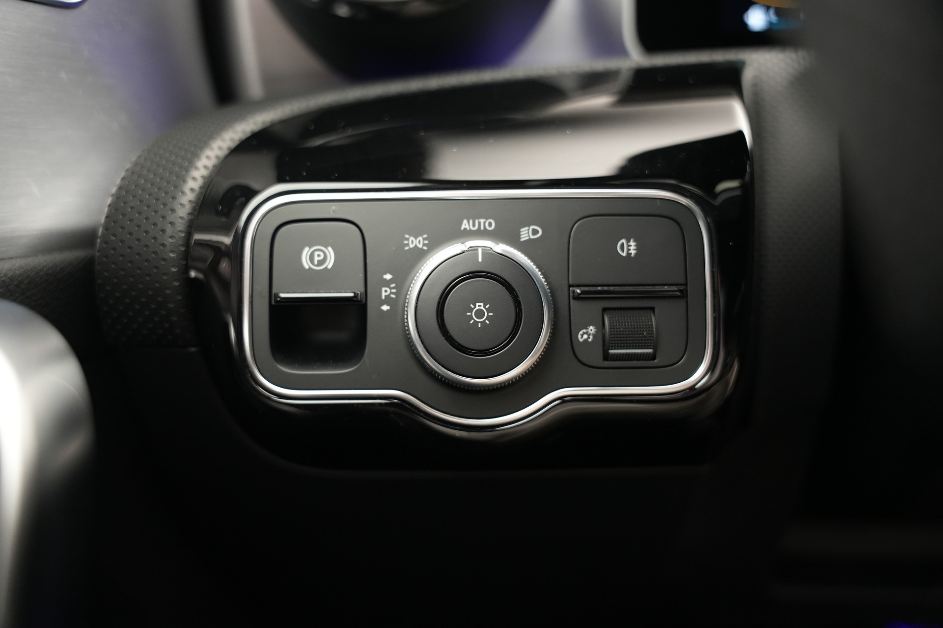 MERCEDES-BENZ CLA 45 S AMG 4Matic+ 8G-DCT *CH-Fahrzeug* *Pano* *Designo Lackierung*-image-37
