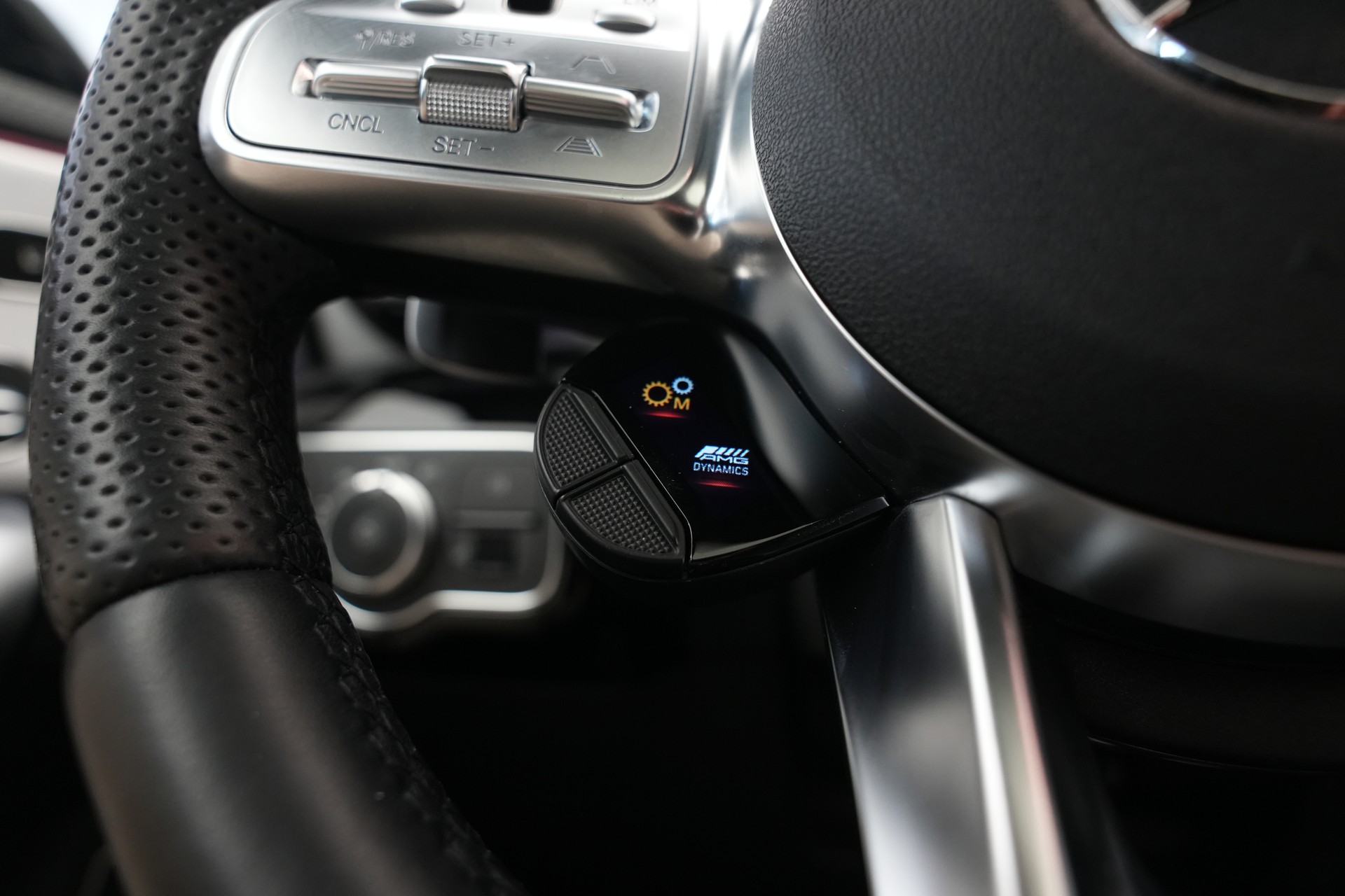 MERCEDES-BENZ CLA 45 S AMG 4Matic+ 8G-DCT *CH-Fahrzeug* *Pano* *Designo Lackierung*-image-42