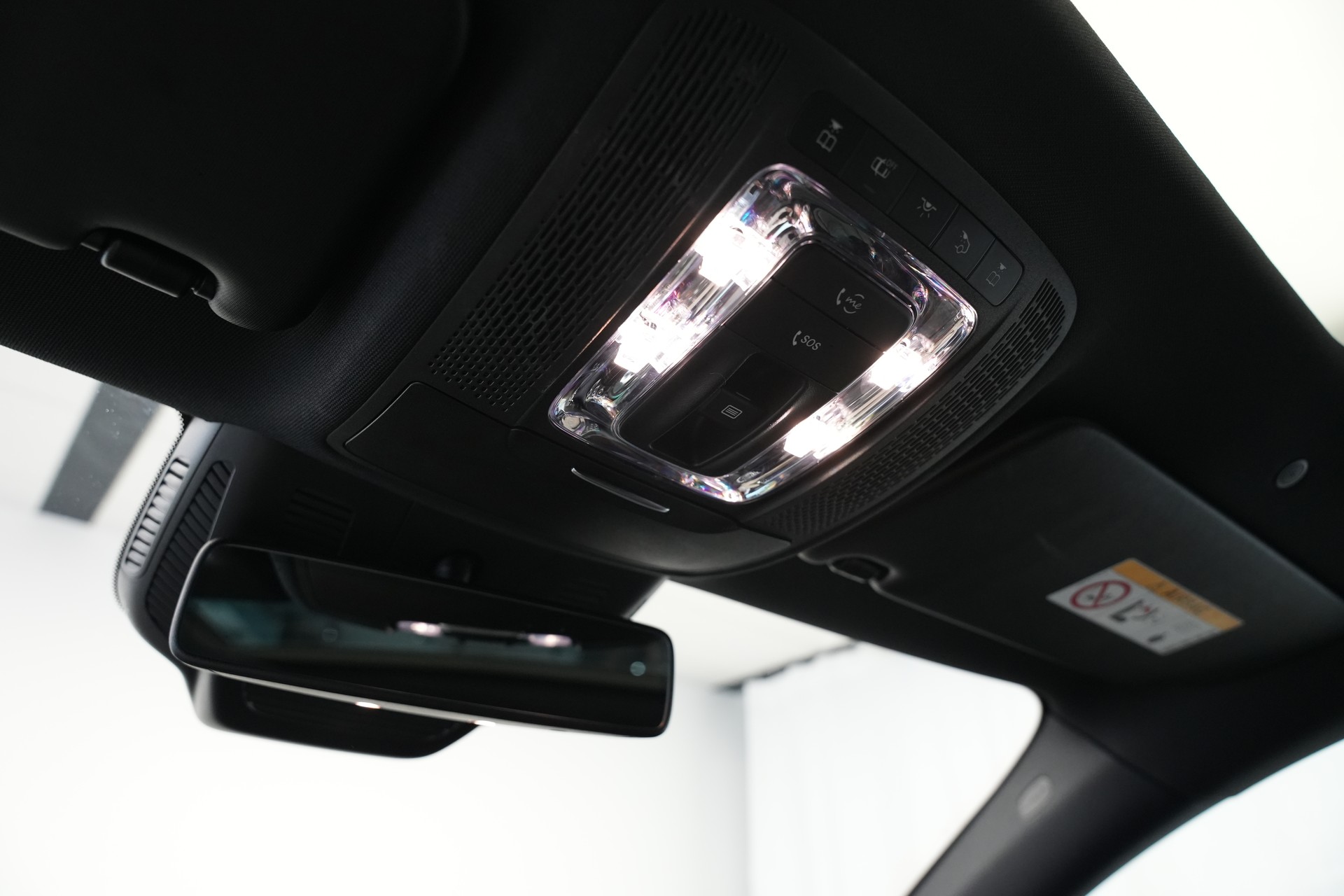 MERCEDES-BENZ CLA 45 S AMG 4Matic+ 8G-DCT *CH-Fahrzeug* *Pano* *Designo Lackierung*-image-39