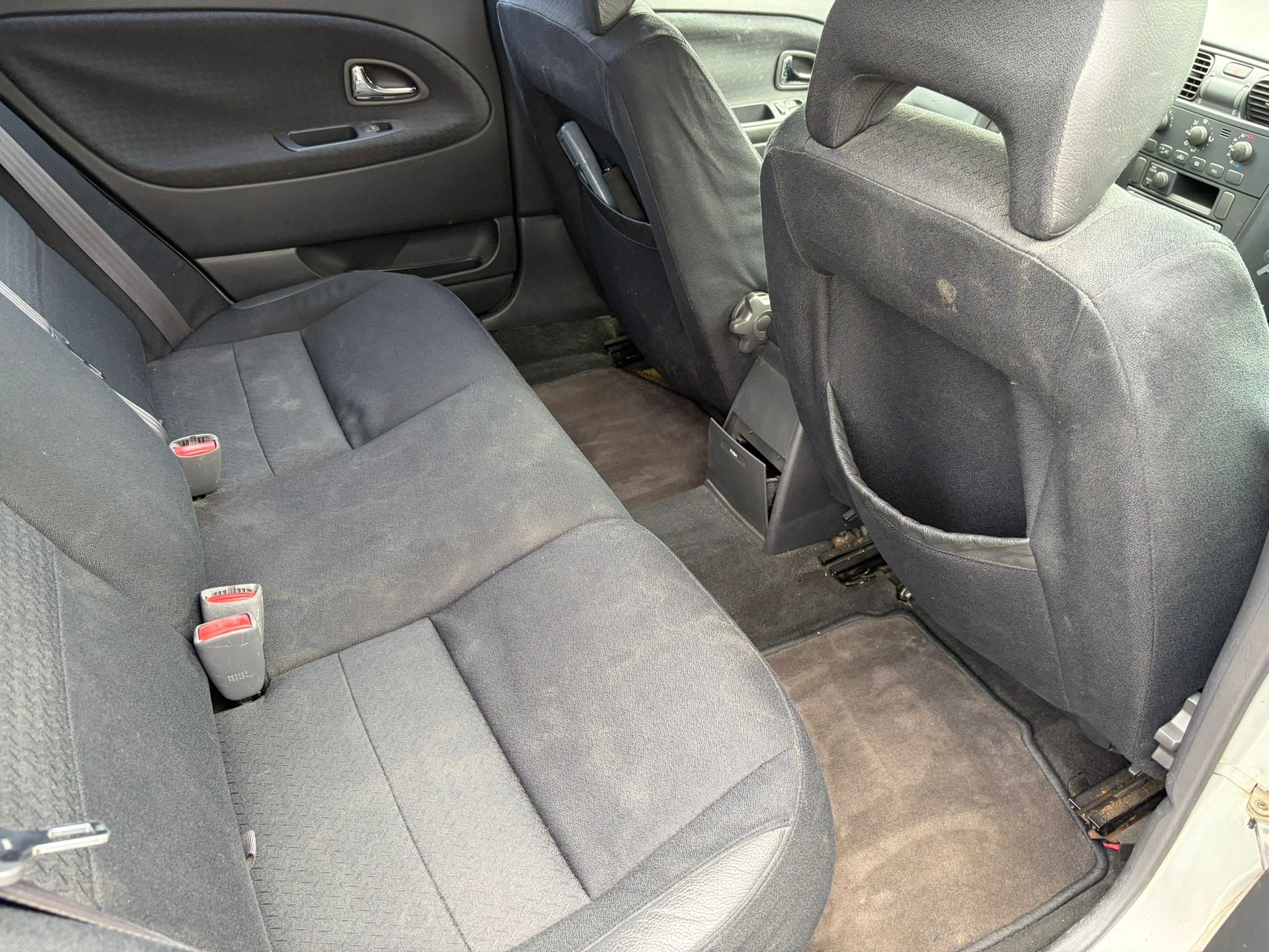 VOLVO V40 2.0-image-15