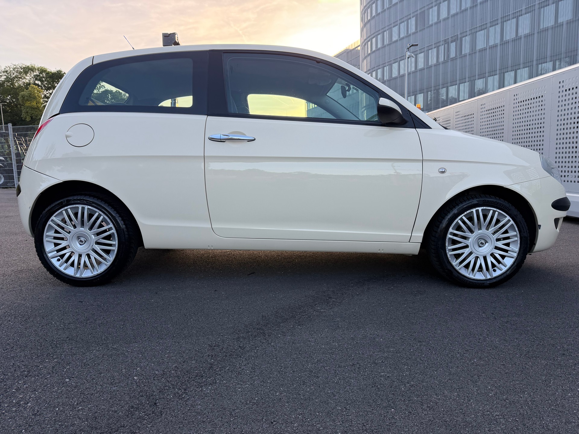 LANCIA Ypsilon 1.4 16V Argento-showroom-element-1