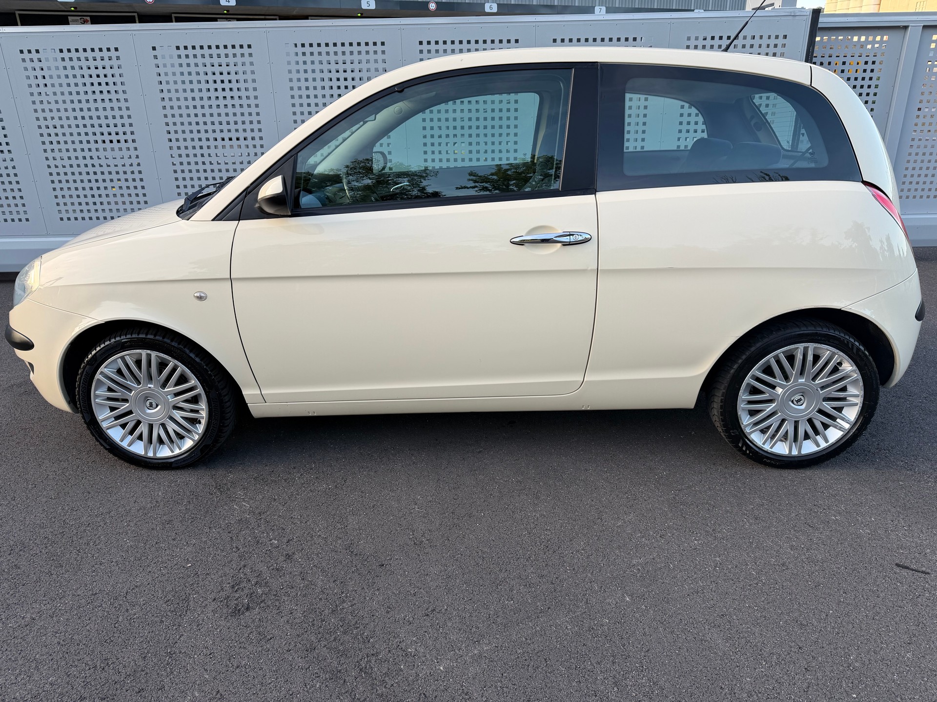 LANCIA Ypsilon 1.4 16V Argento-image-5