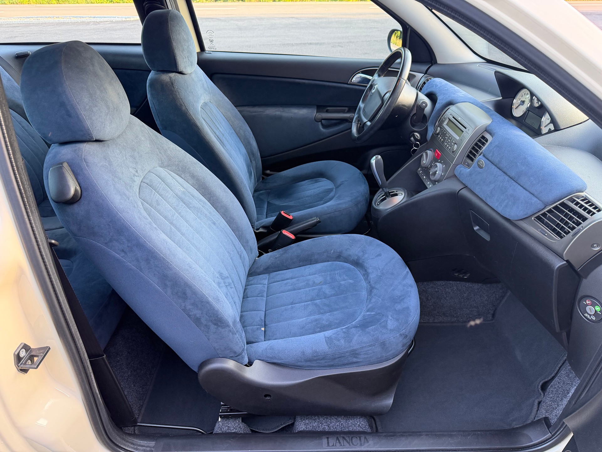 LANCIA Ypsilon 1.4 16V Argento-image-17