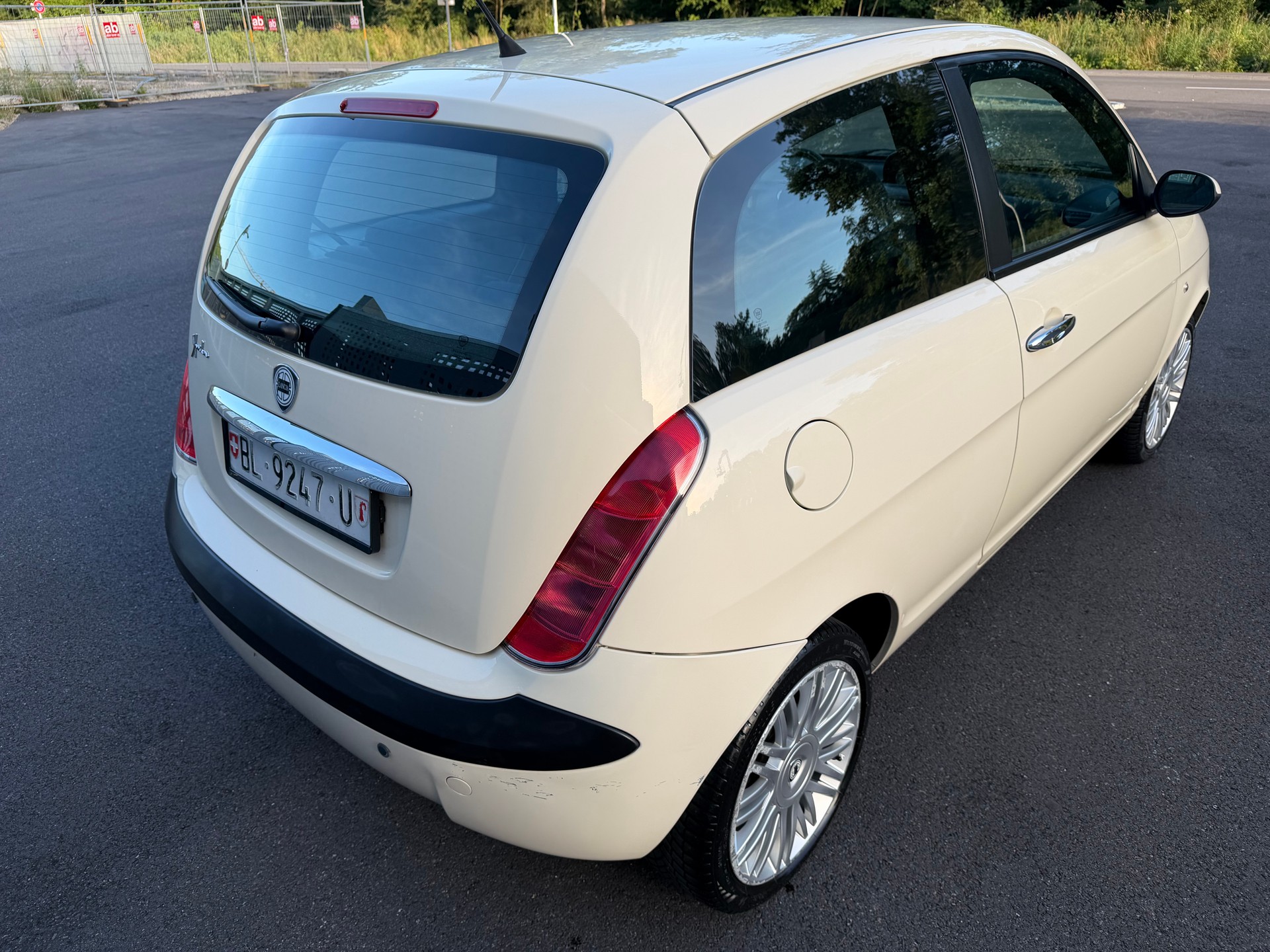 LANCIA Ypsilon 1.4 16V Argento-showroom-element-2