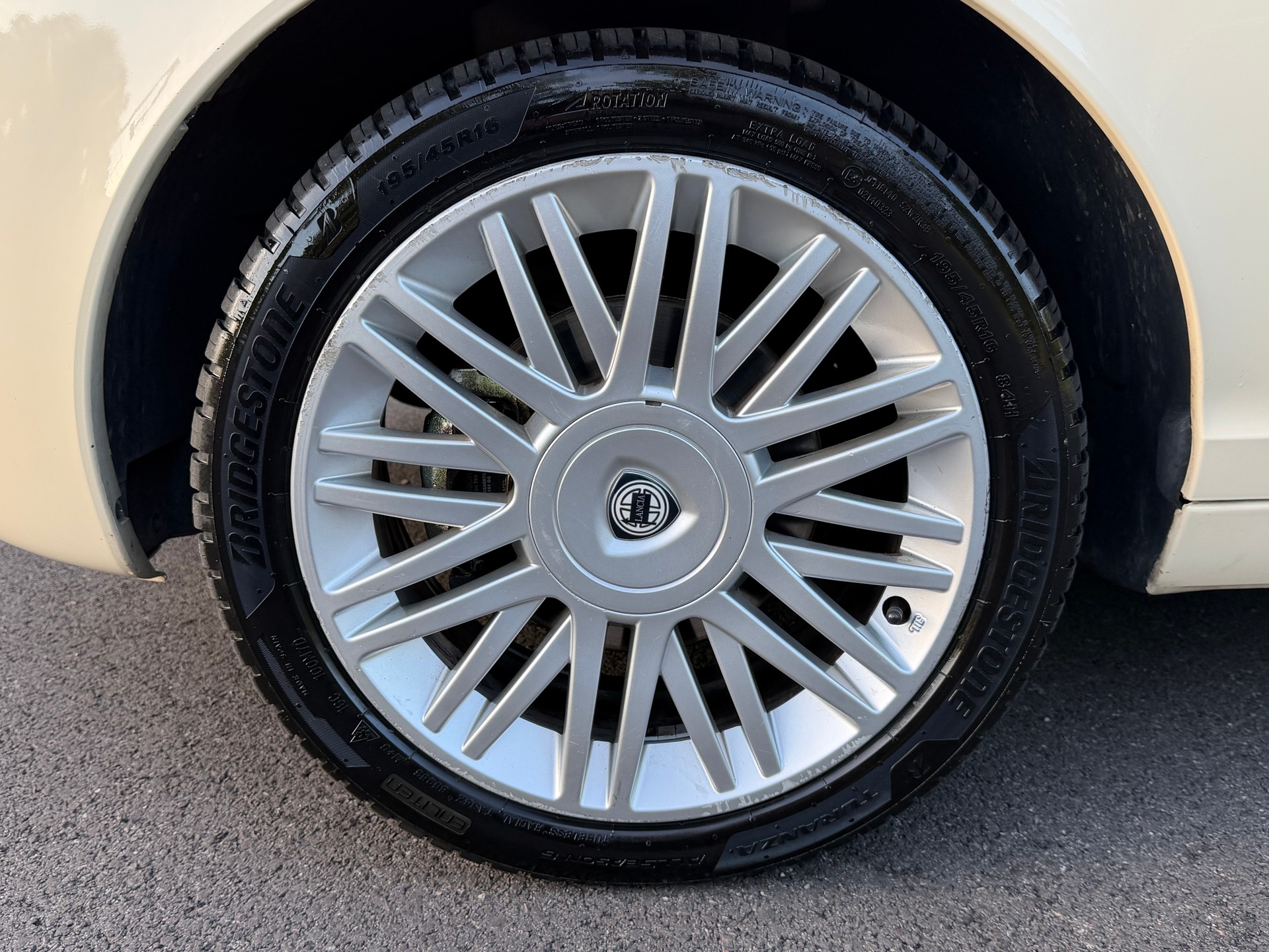 LANCIA Ypsilon 1.4 16V Argento-image-21