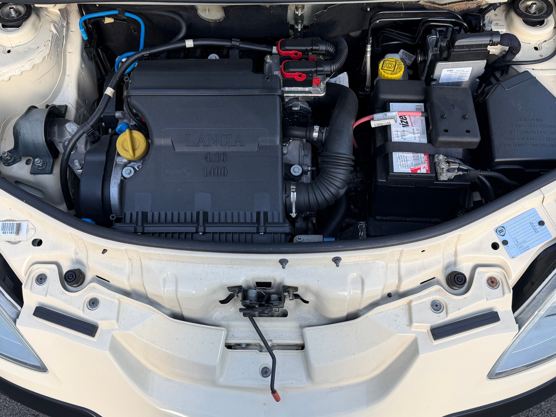LANCIA Ypsilon 1.4 16V Argento-image-8