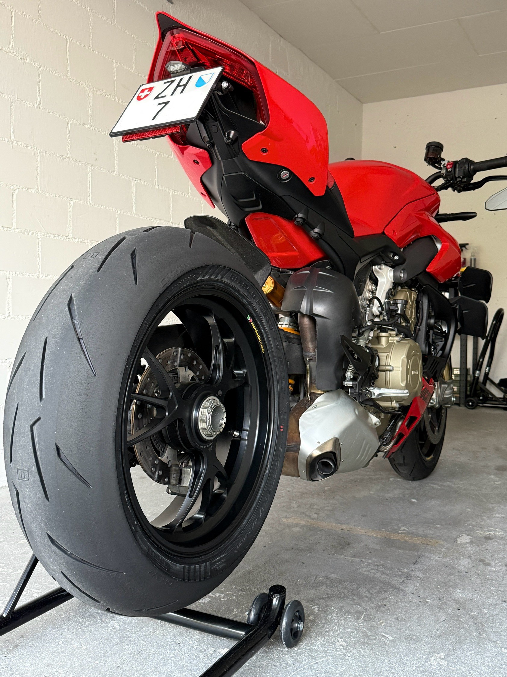 DUCATI Streetfighter V4 S-image-1