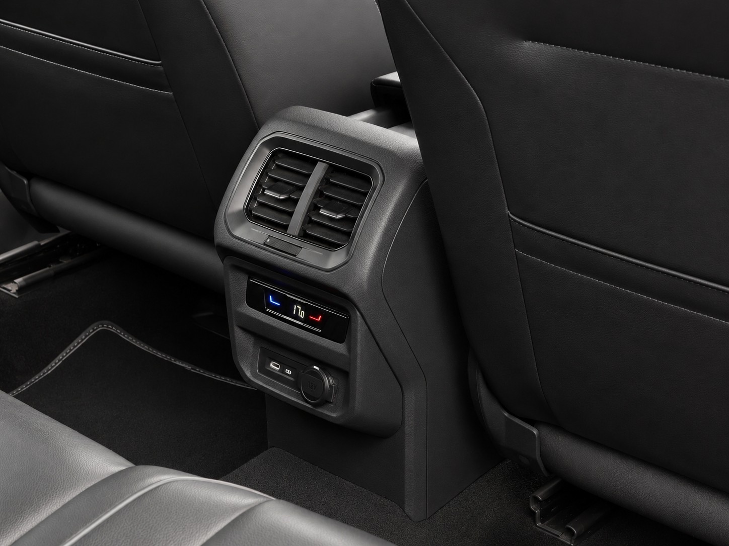 VW Tiguan 2.0 TDI SCR R-Line DSG CH FAHRZEUG-image-14