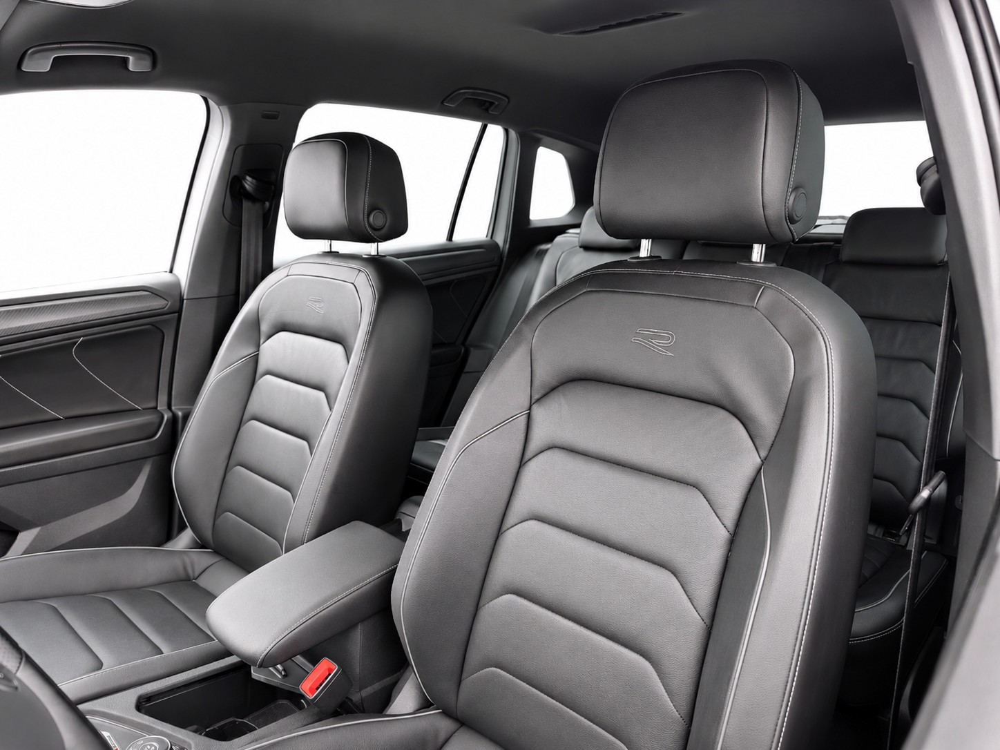 VW Tiguan 2.0 TDI SCR R-Line DSG CH FAHRZEUG-image-8
