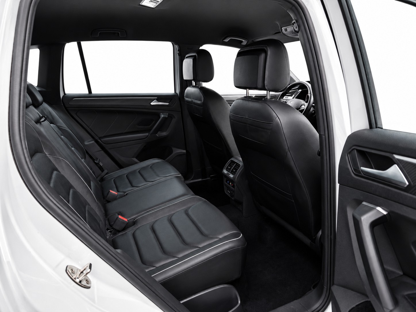 VW Tiguan 2.0 TDI SCR R-Line DSG CH FAHRZEUG-image-13