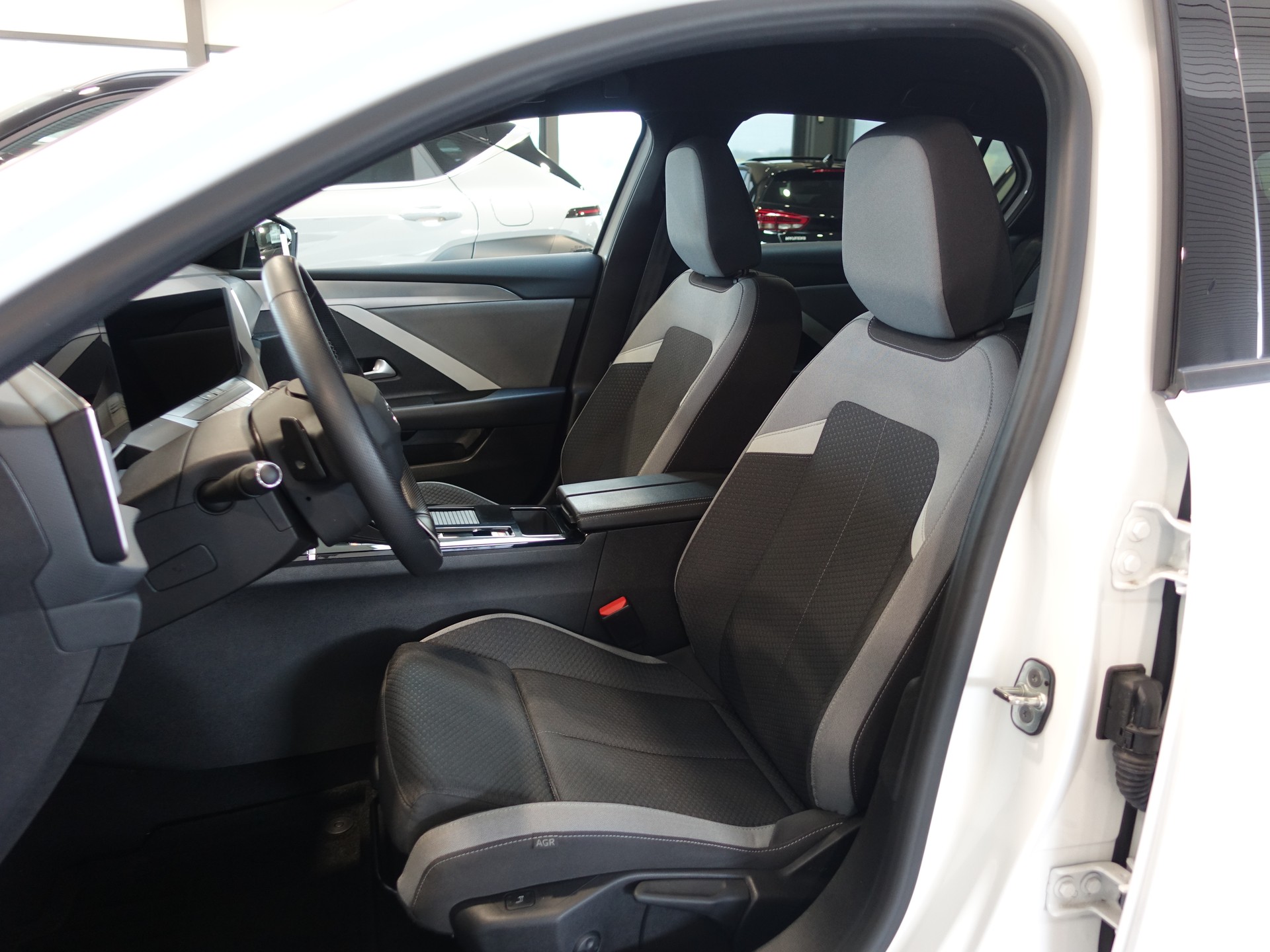 OPEL Astra 1.2i MHEV Edition Automat-image-15
