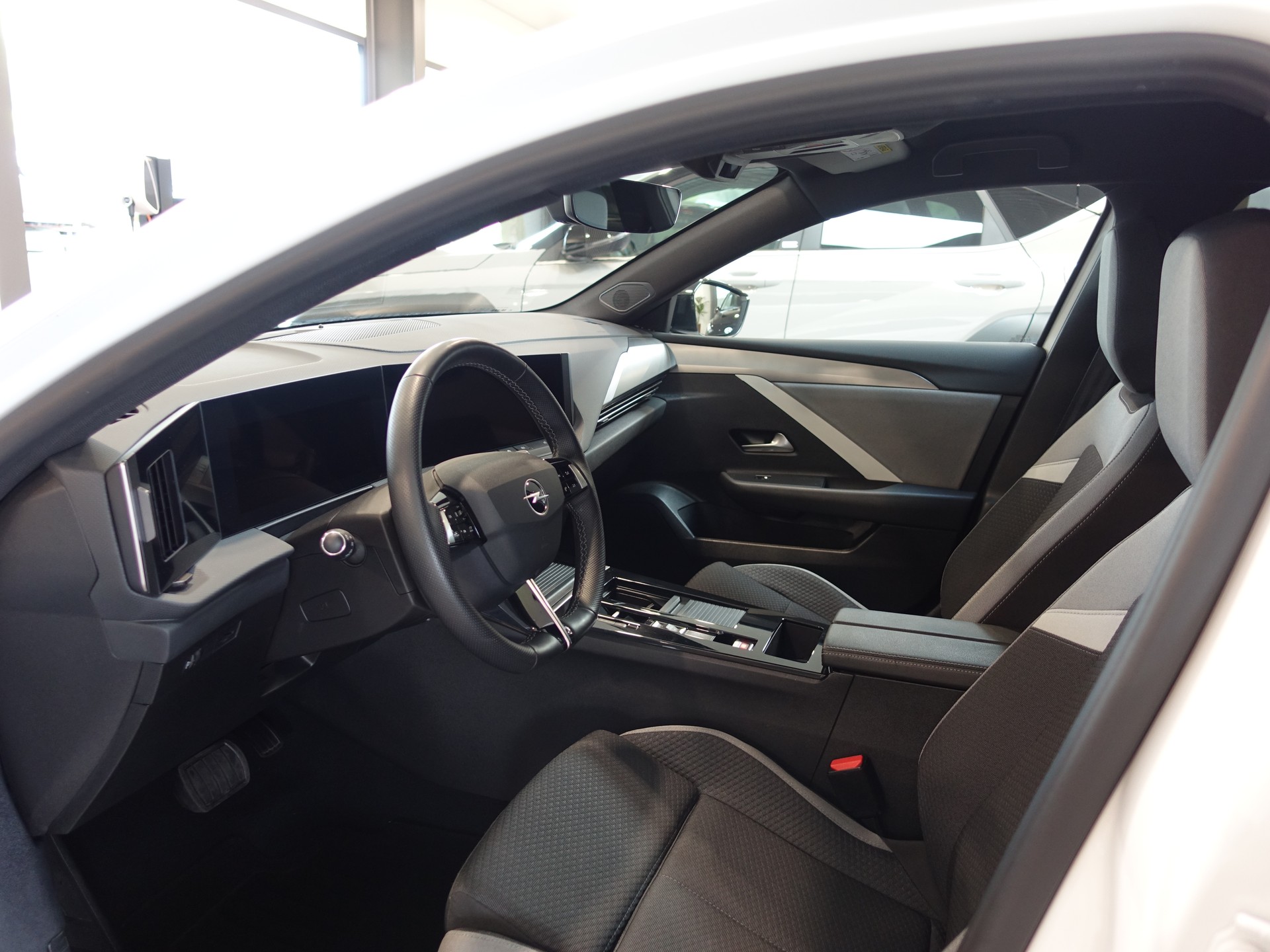 OPEL Astra 1.2i MHEV Edition Automat-image-14