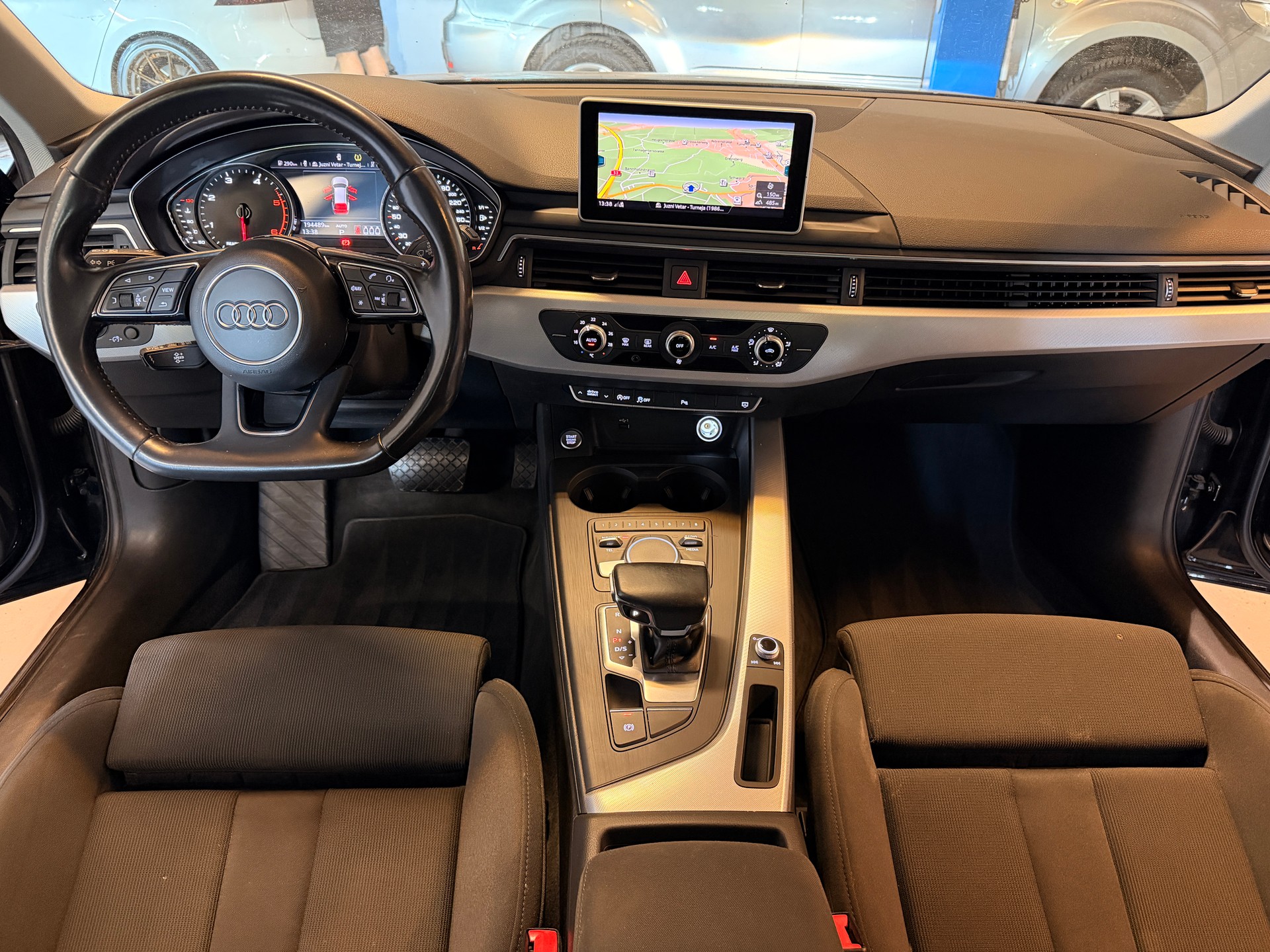 AUDI A4 Avant 2.0 TDI Design S-tronic-image-5