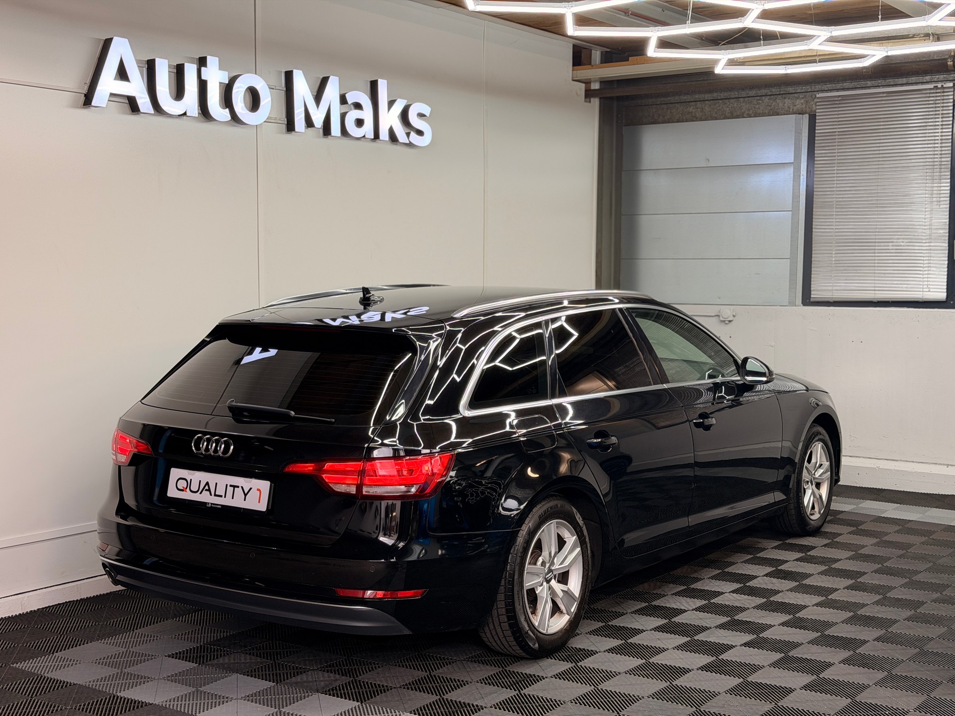 AUDI A4 Avant 2.0 TDI Design S-tronic-showroom-element-1
