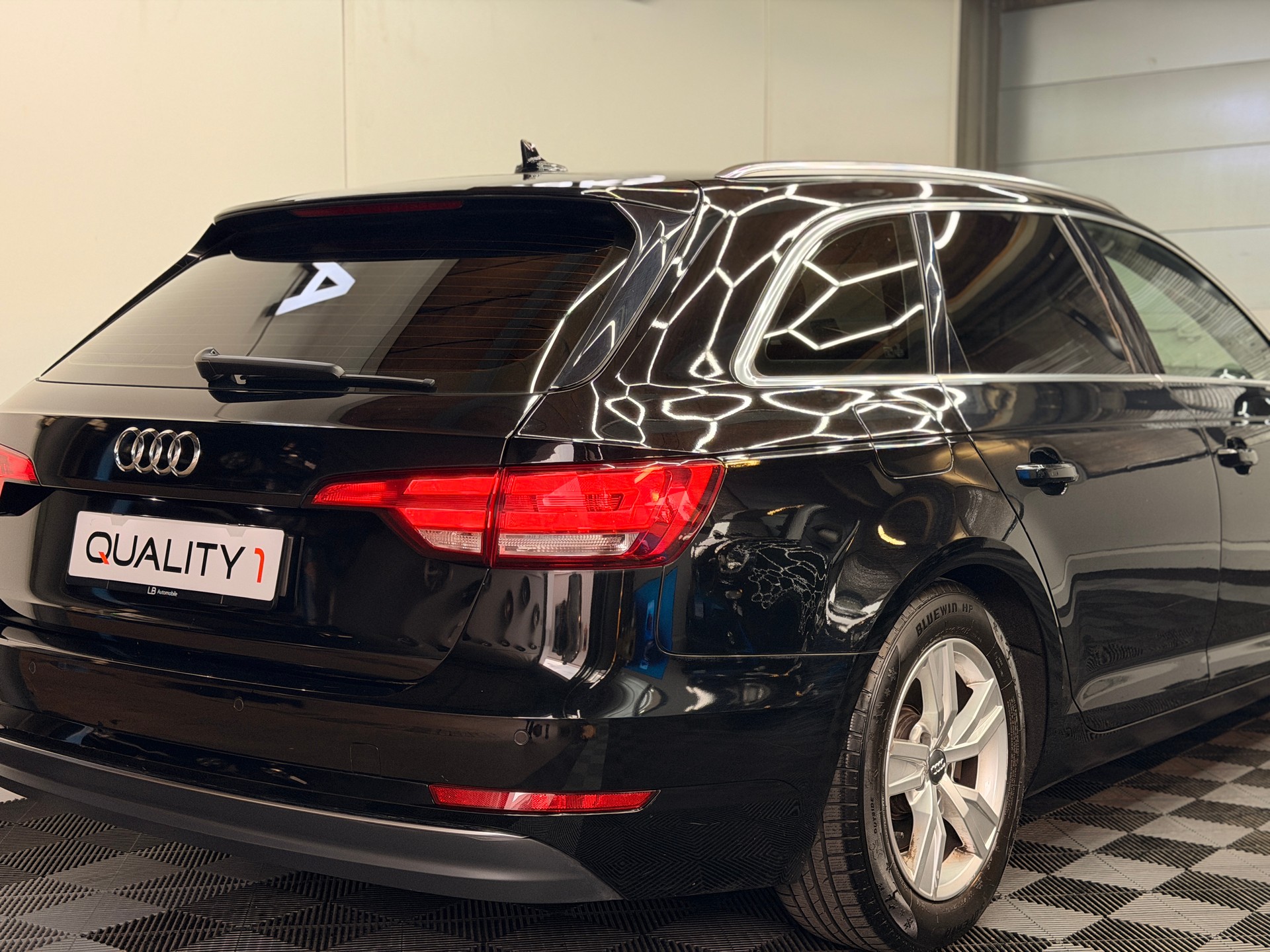 AUDI A4 Avant 2.0 TDI Design S-tronic-showroom-element-2