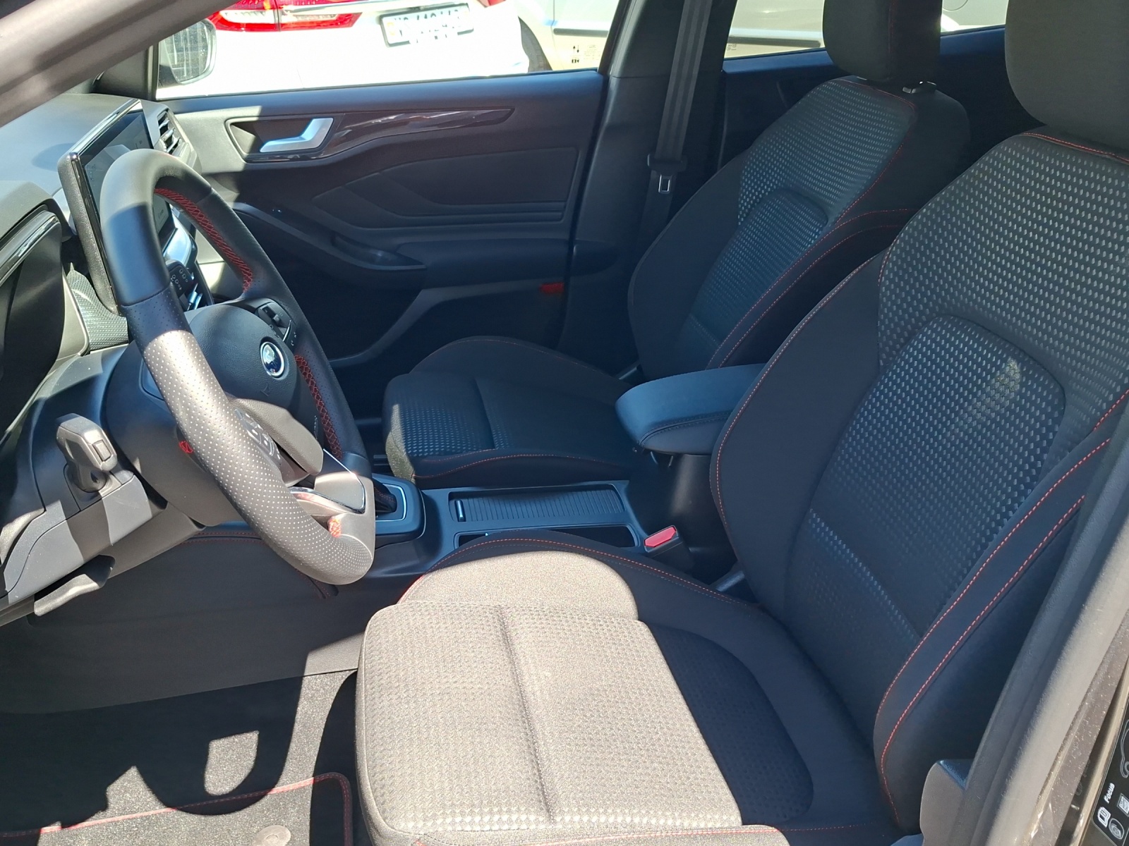 FORD Focus 1.0 MHEV St Line X Automatique-image-4