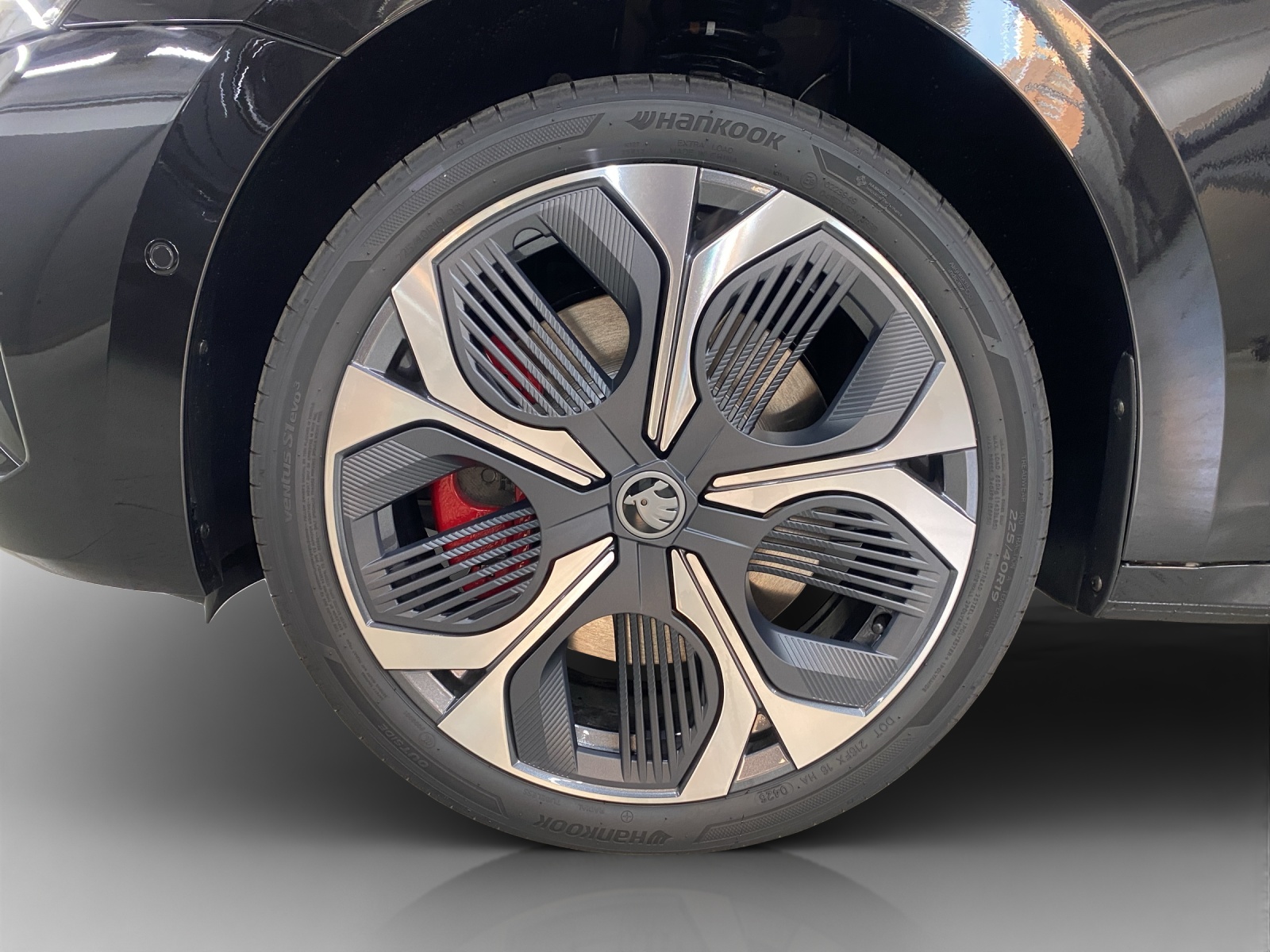 SKODA Octavia Combi 2.0 TSI DSG RS 30 Years Edition-image-15