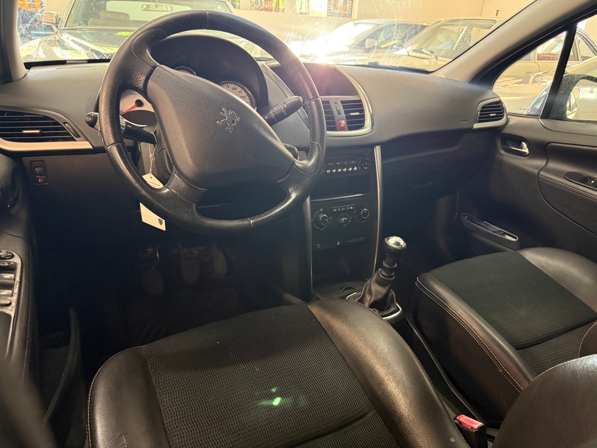PEUGEOT 207 1.6 HDI Allure-image-7