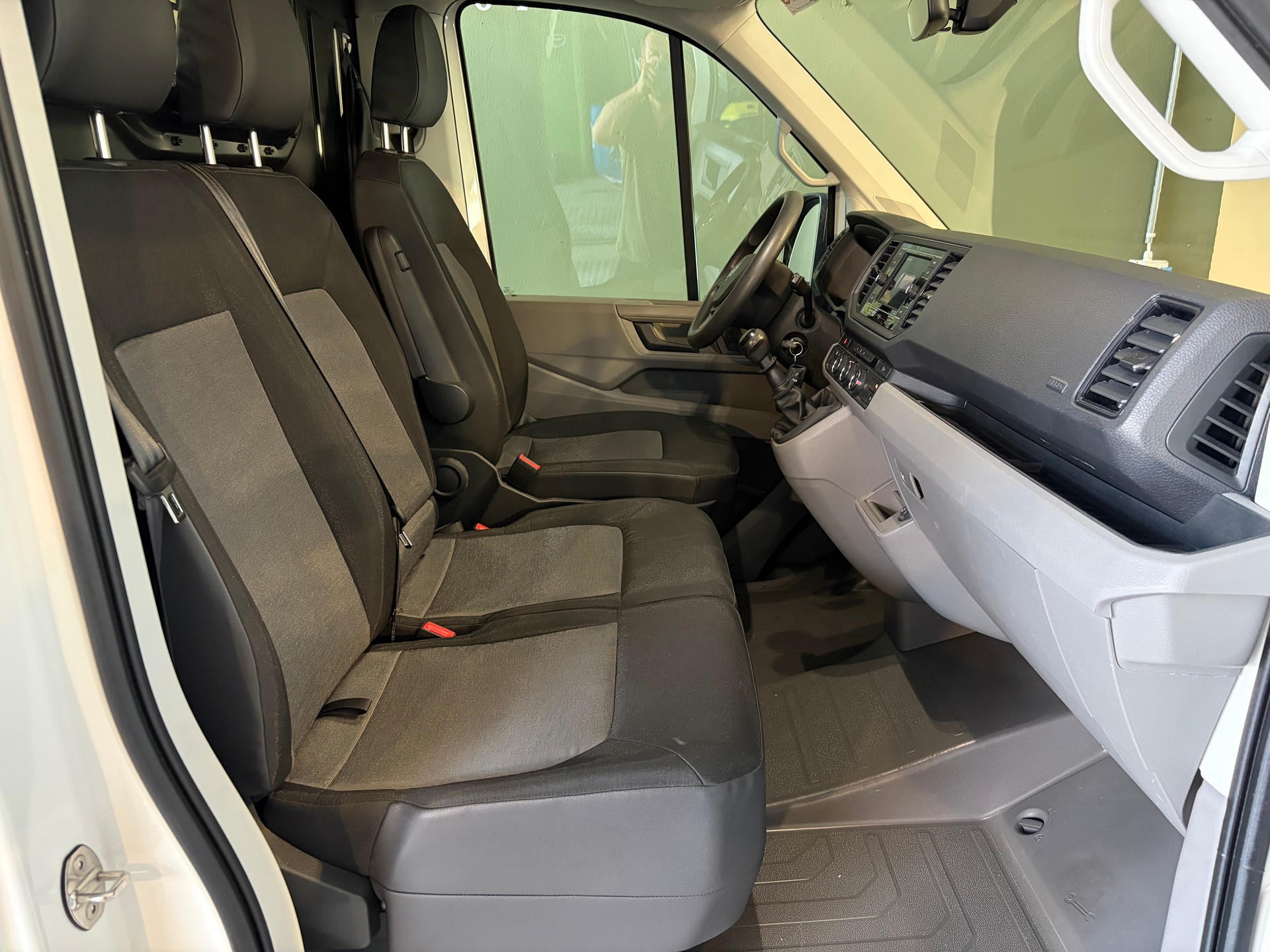 VW Crafter 35 2.0 TDI L3 ***CH-Fahrzeug***-image-16