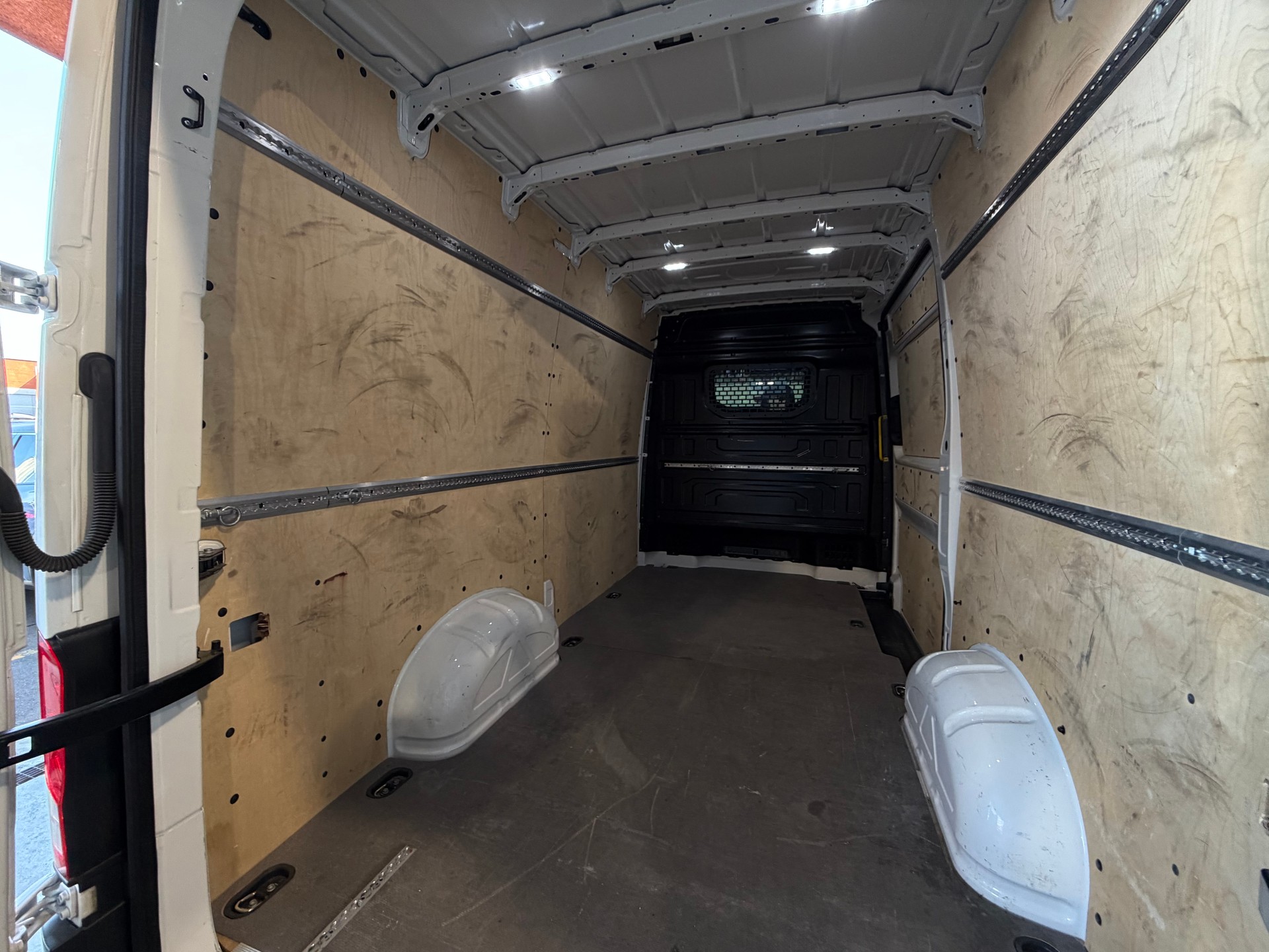 VW Crafter 35 2.0 TDI L3 ***CH-Fahrzeug***-image-8
