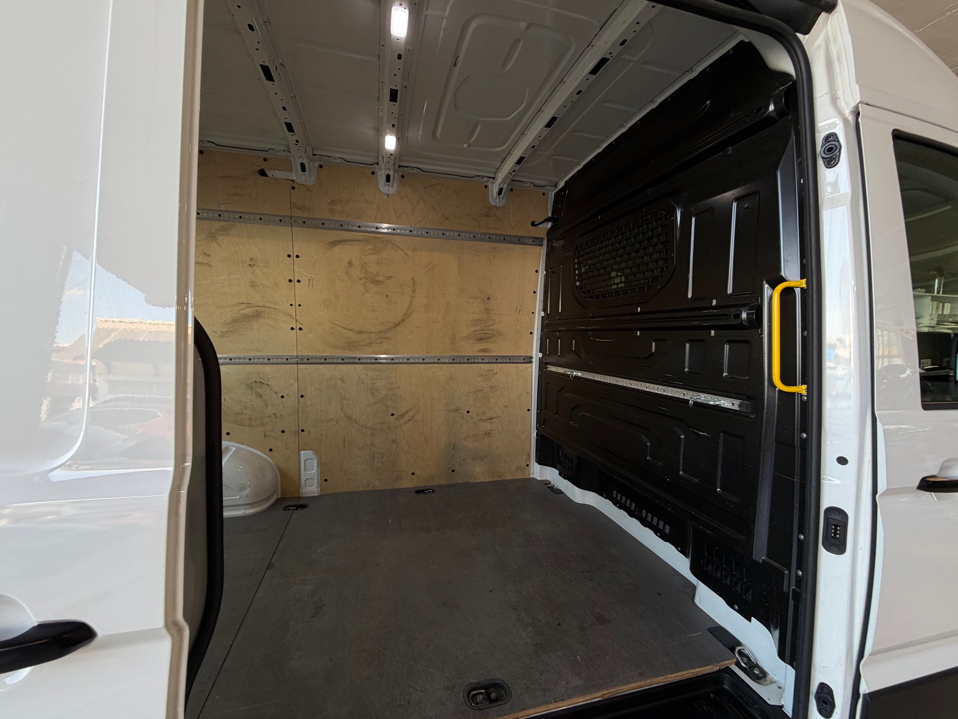 VW Crafter 35 2.0 TDI L3 ***CH-Fahrzeug***-image-21