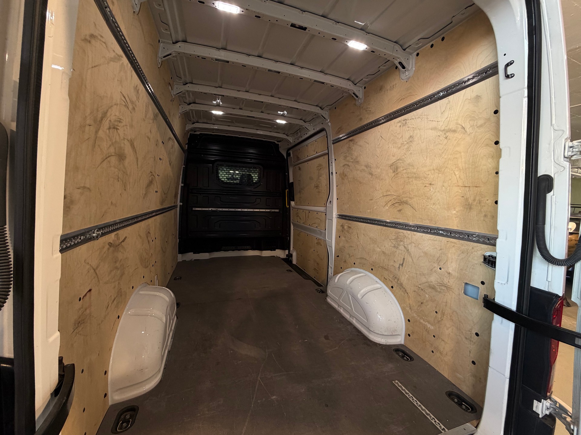 VW Crafter 35 2.0 TDI L3 ***CH-Fahrzeug***-image-9