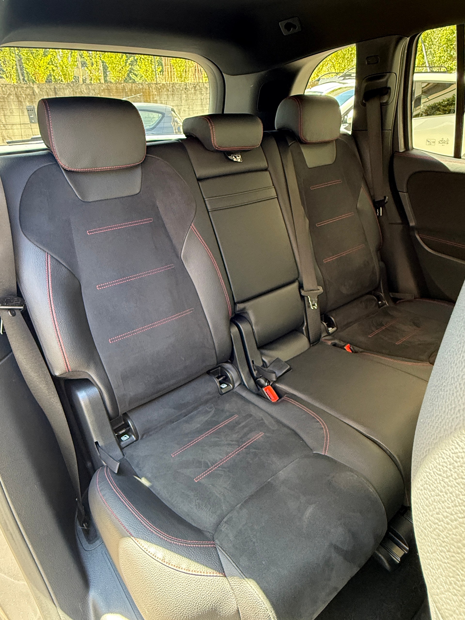 MERCEDES-BENZ GLB 250 4Matic AMG Line 8G-Tronic-image-13