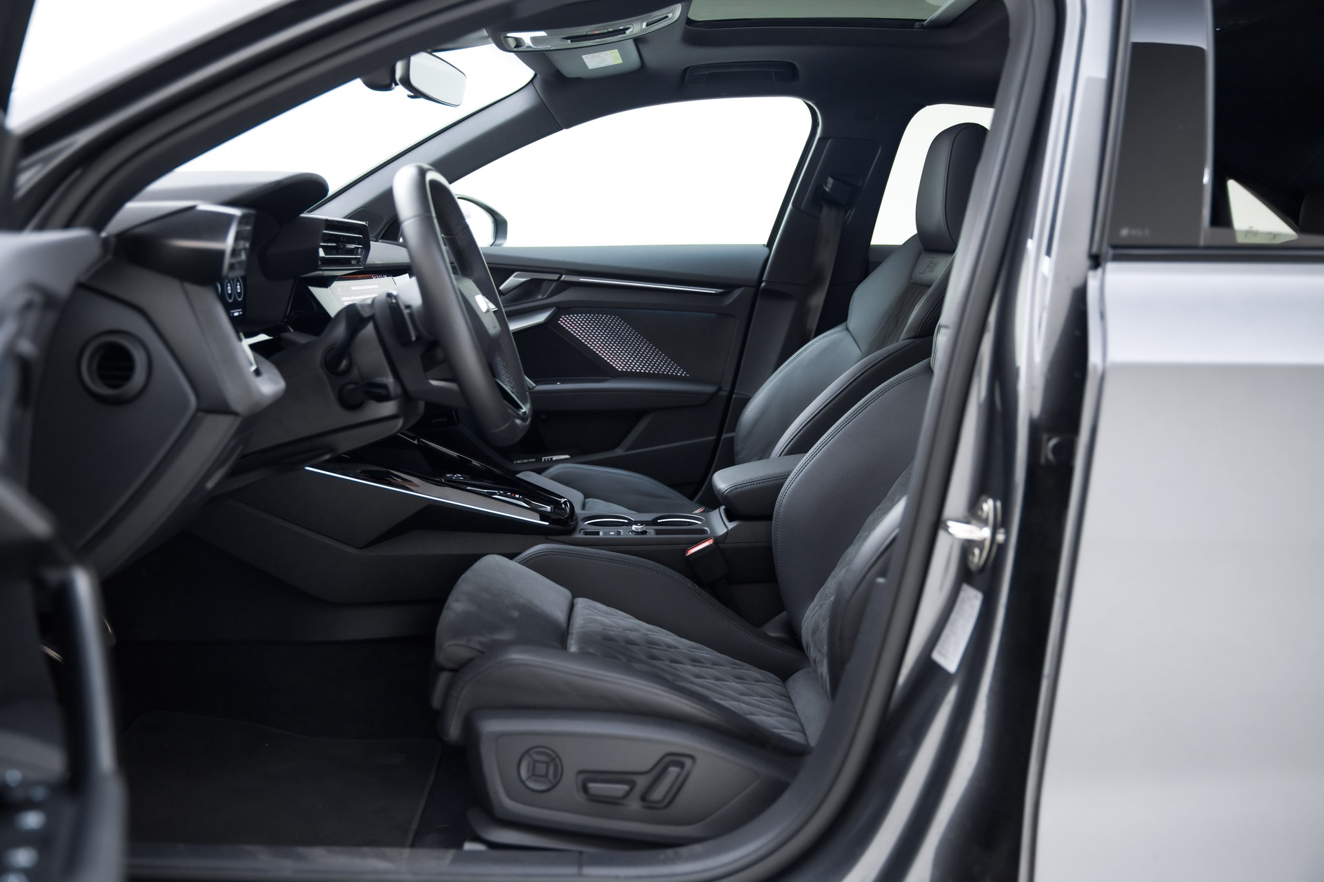 AUDI RS3 Limousine 2.5 TSI quattro S-tronic-image-16