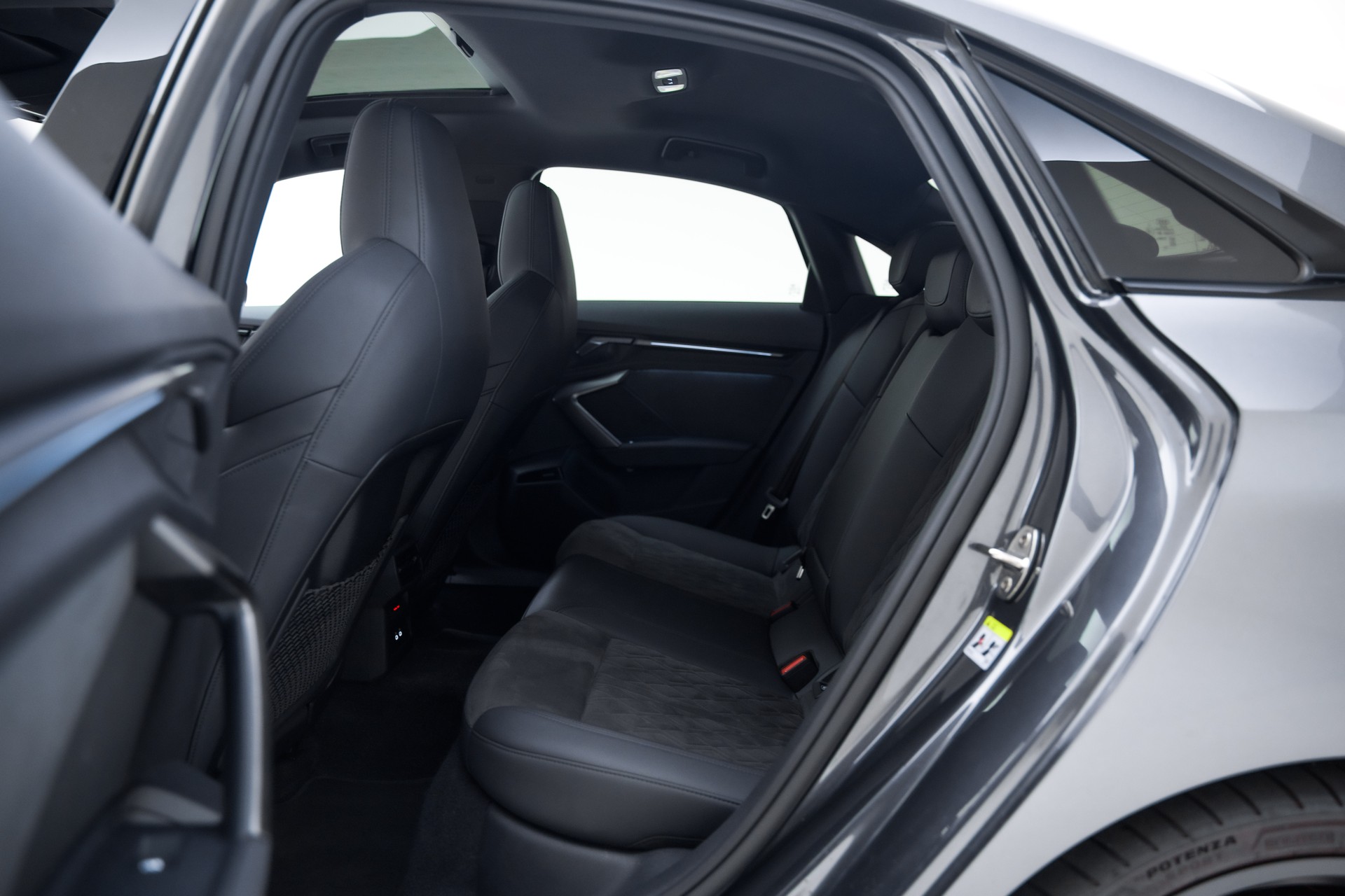 AUDI RS3 Limousine 2.5 TSI quattro S-tronic-image-19