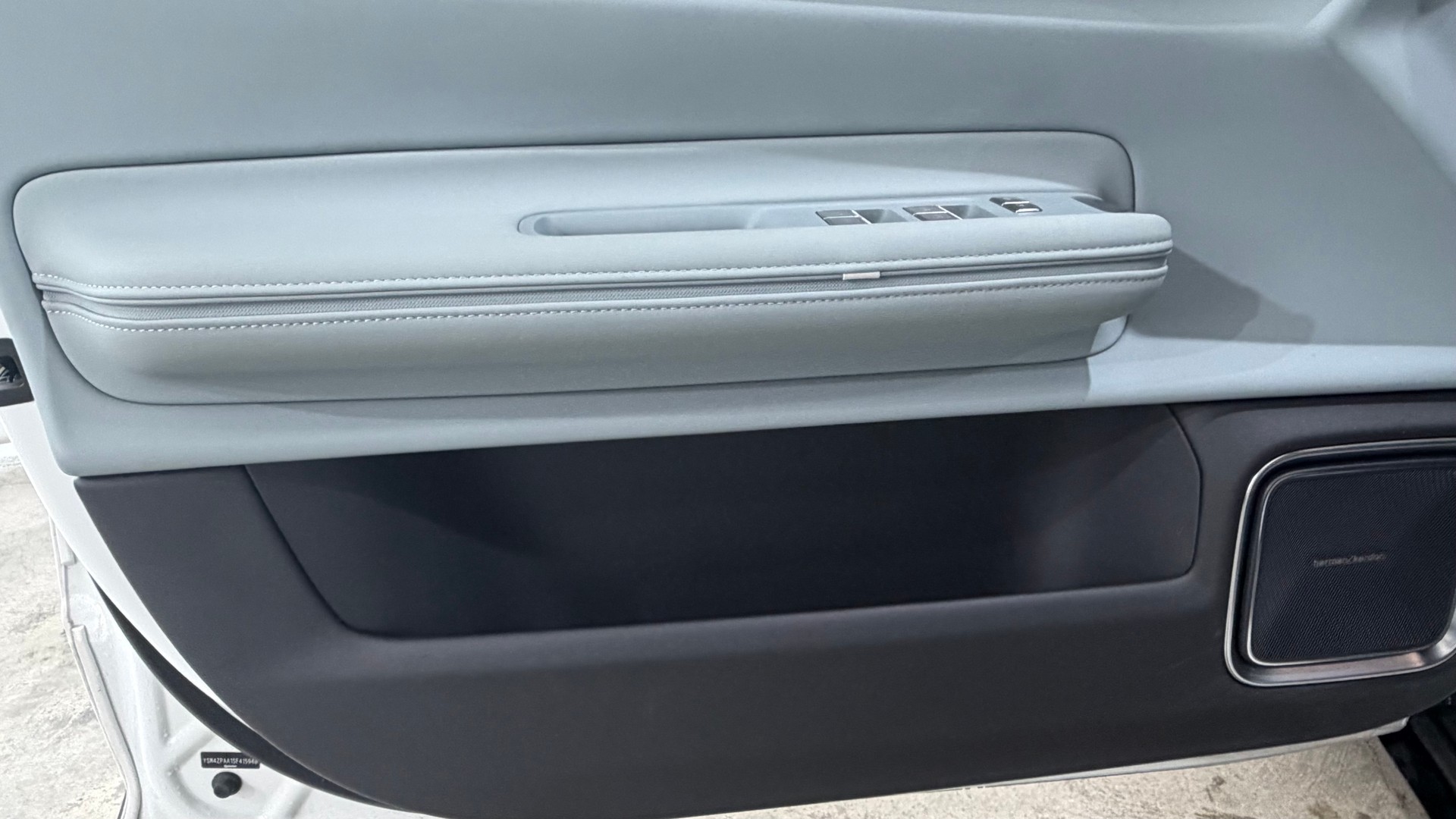 POLESTAR 4 Long Range Dual Motor-image-13