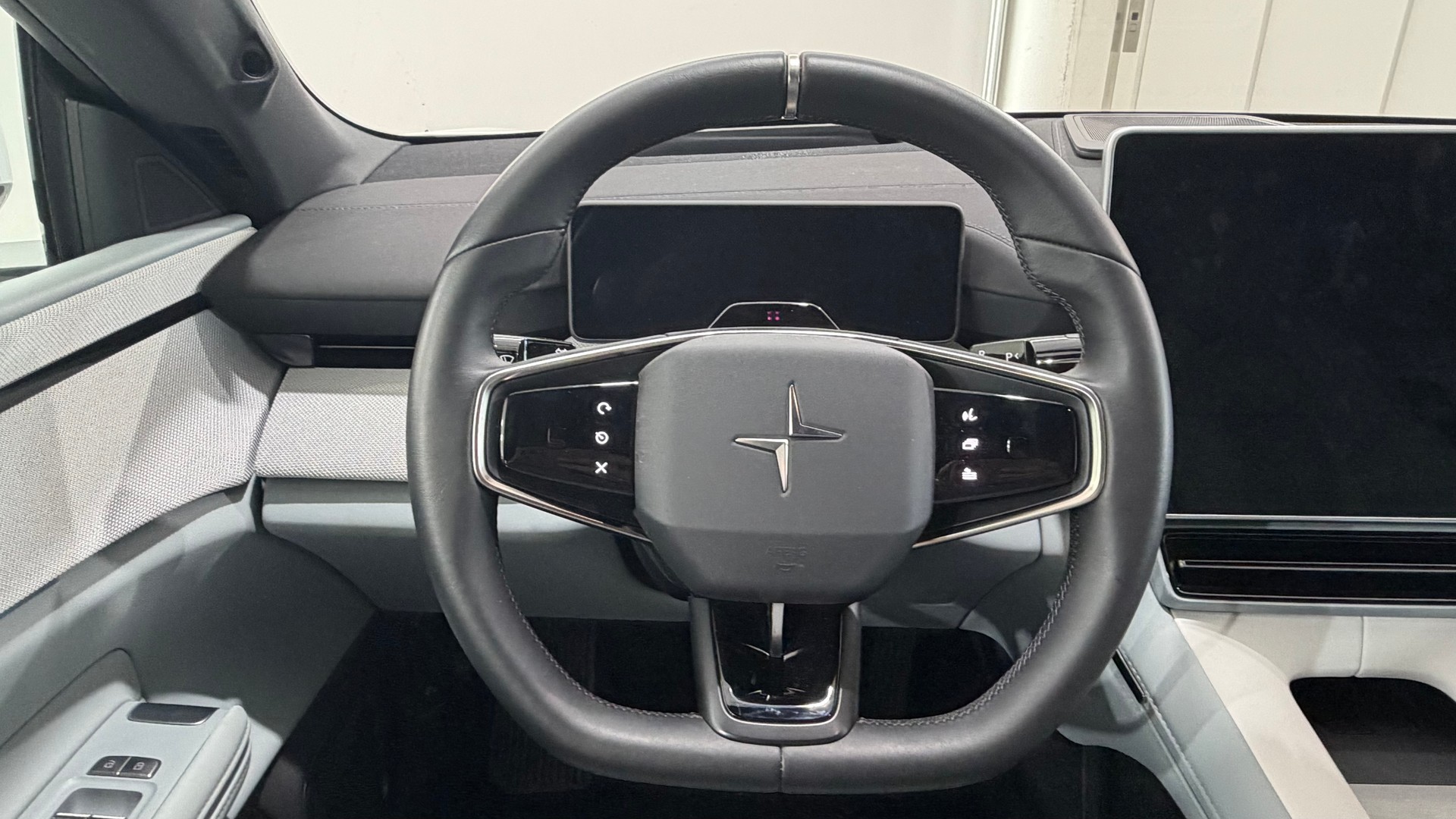 POLESTAR 4 Long Range Dual Motor-image-12