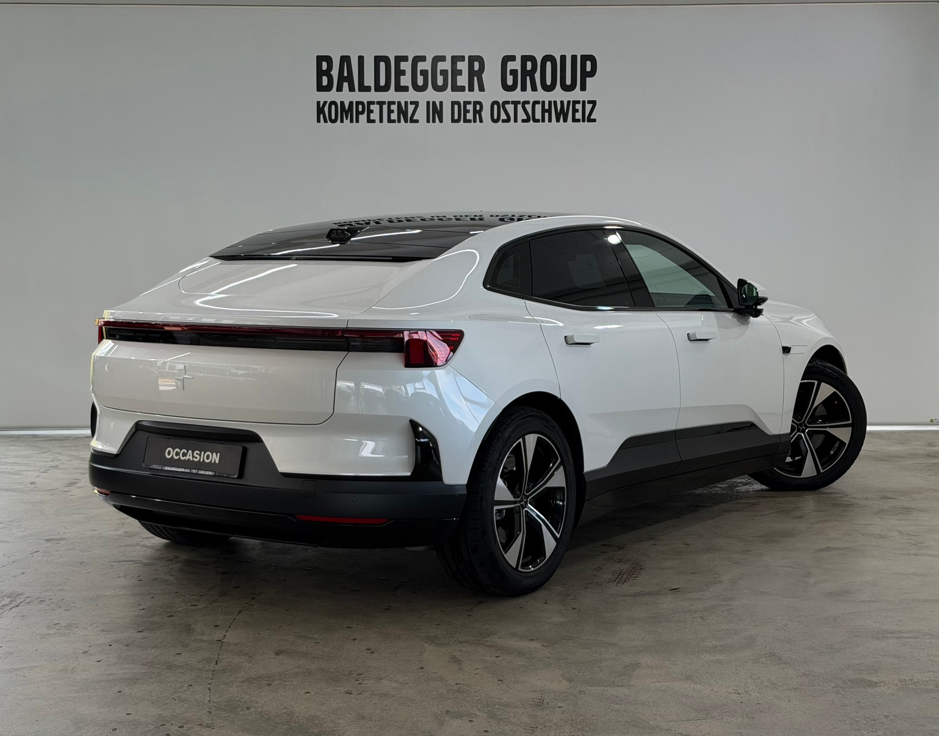 POLESTAR 4 Long Range Dual Motor-showroom-element-2