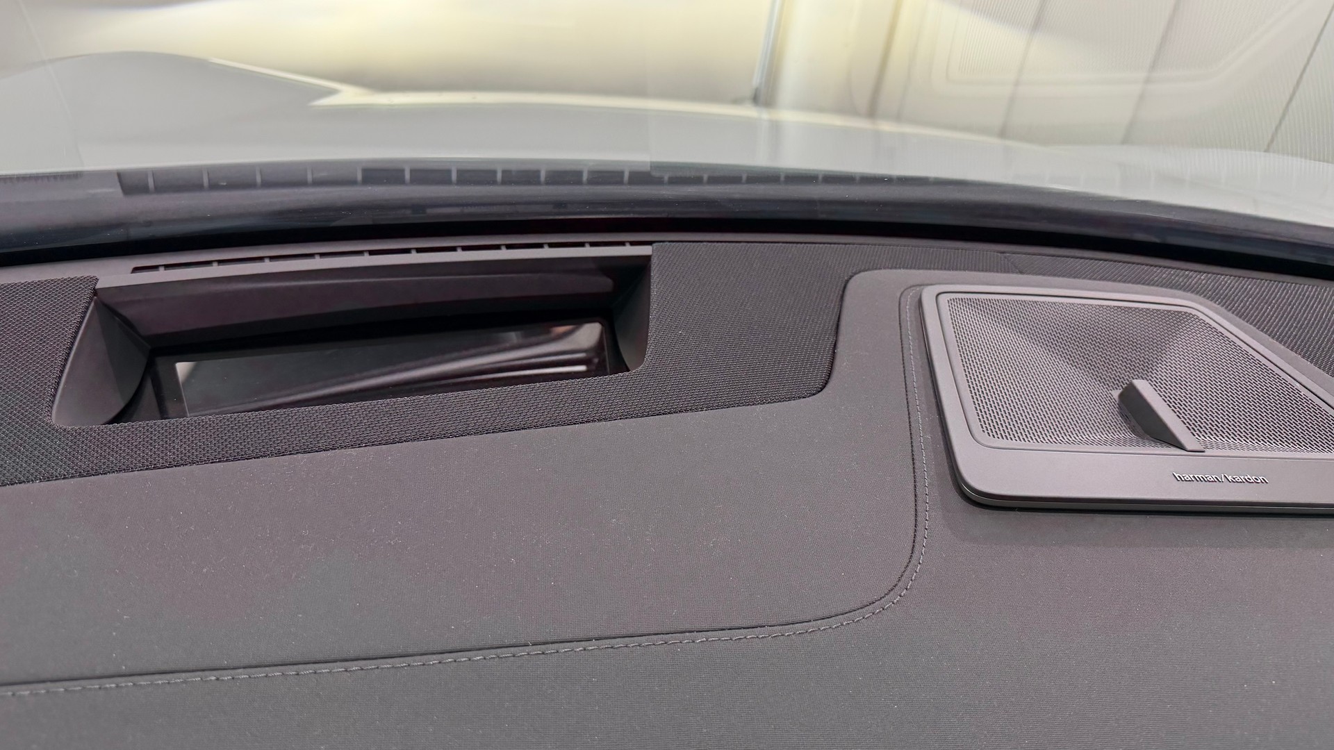 POLESTAR 4 Long Range Dual Motor-image-11