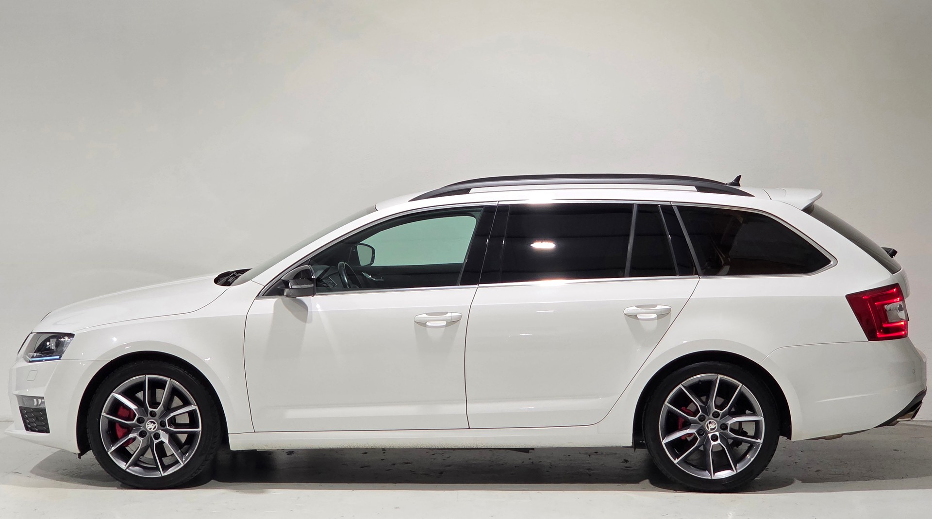 SKODA Octavia Combi 2.0 TDI RS DSG-showroom-element-1