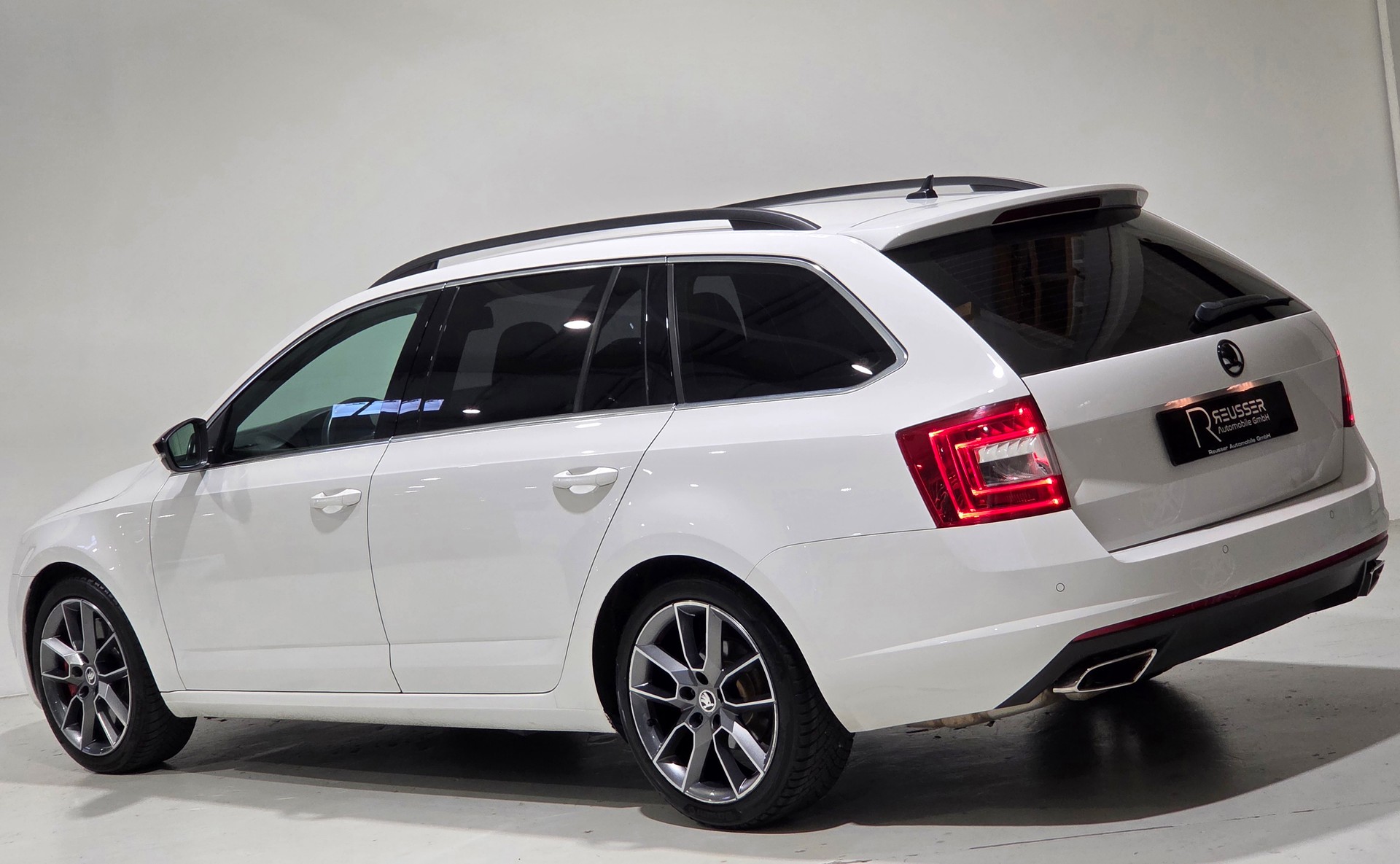 SKODA Octavia Combi 2.0 TDI RS DSG-showroom-element-2