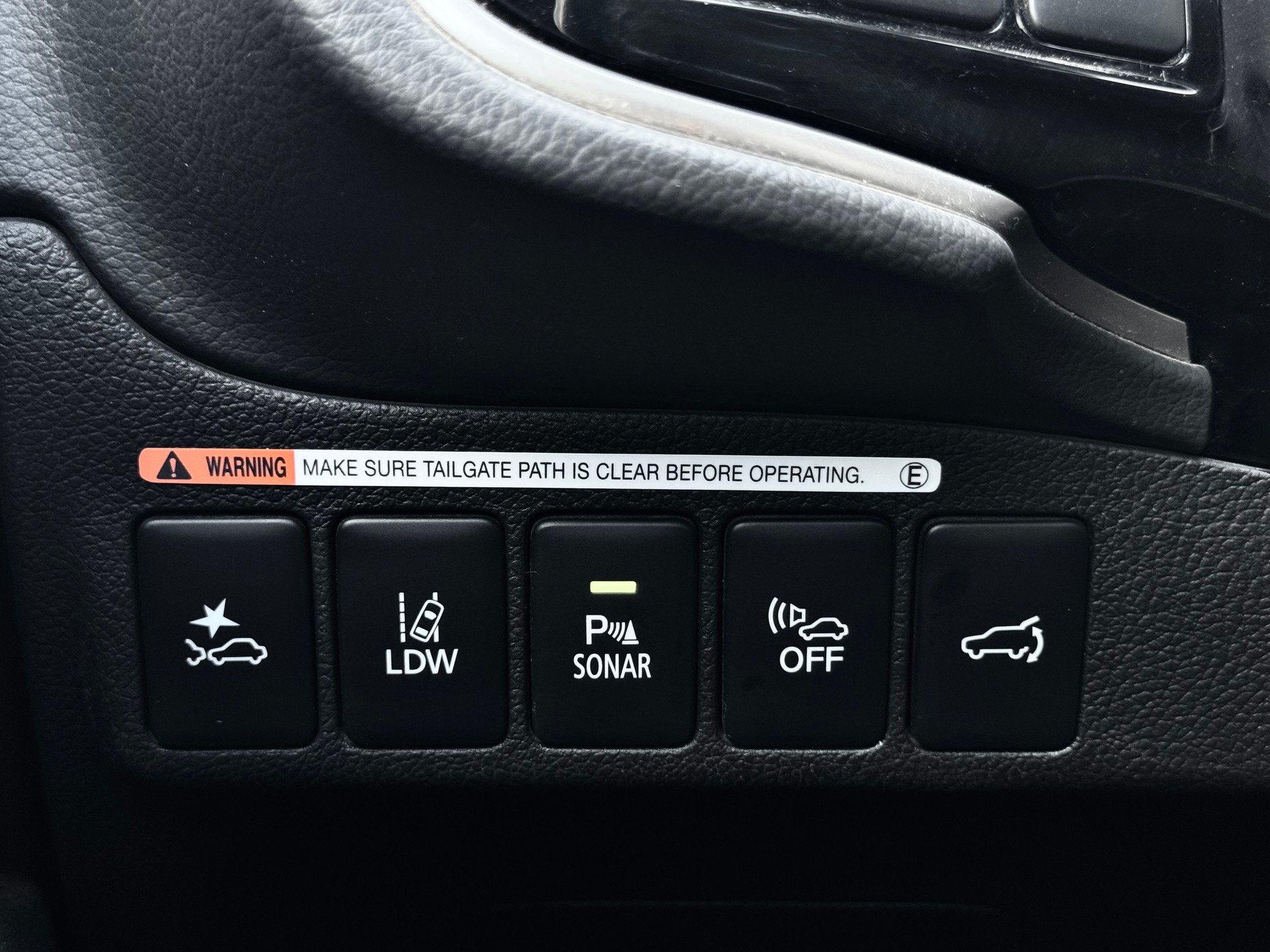 MITSUBISHI Outlander 2.0 PHEV Diamond 4WD Automatic-image-23