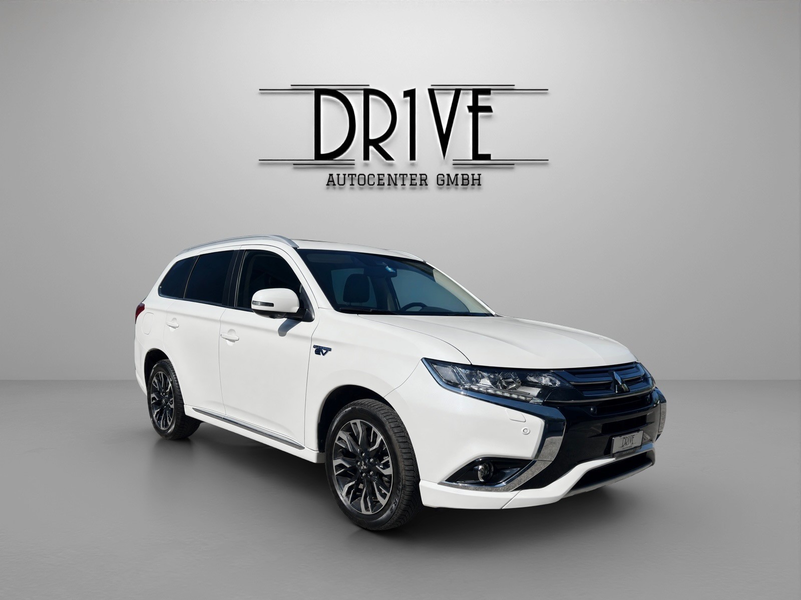 MITSUBISHI Outlander 2.0 PHEV Diamond 4WD Automatic-showroom-element-2