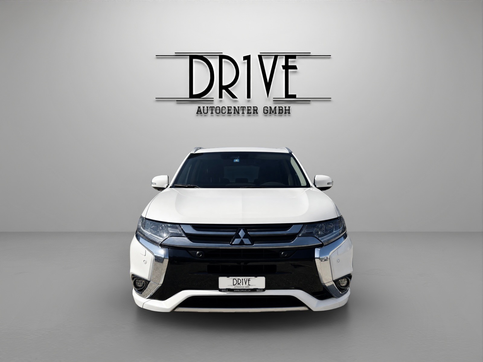 MITSUBISHI Outlander 2.0 PHEV Diamond 4WD Automatic-showroom-element-1