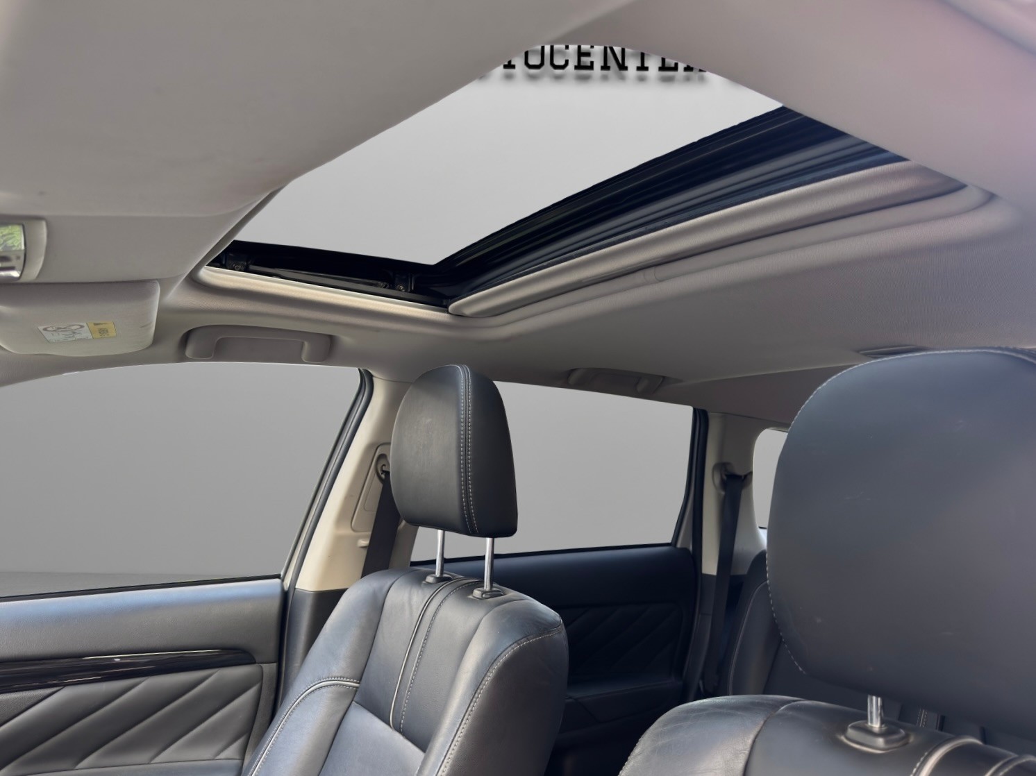 MITSUBISHI Outlander 2.0 PHEV Diamond 4WD Automatic-image-12