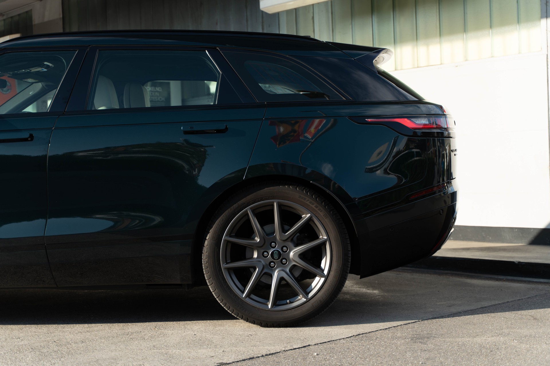 LAND ROVER Range Rover Velar R-Dynamic P 400 S Automatic-image-4
