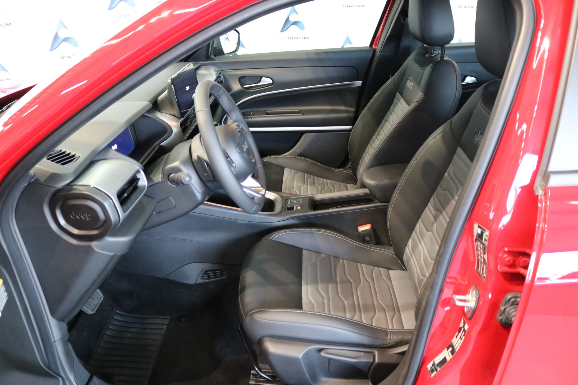 JEEP Avenger 1.2 Turbo MHEV Upland Plus 4xe-showroom-element-3