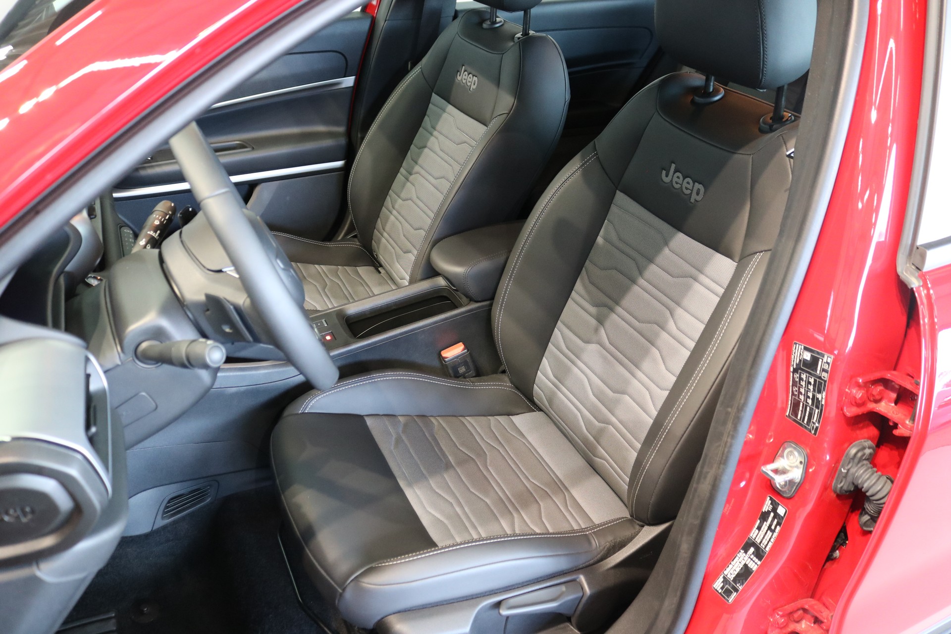 JEEP Avenger 1.2 Turbo MHEV Upland Plus 4xe-showroom-element-1