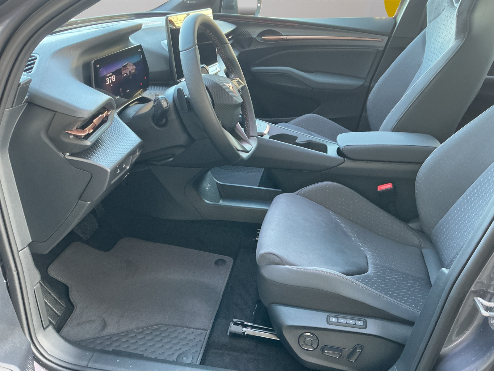 CUPRA Raval 52 kWh Dynamic+ Launch Edition-image-4