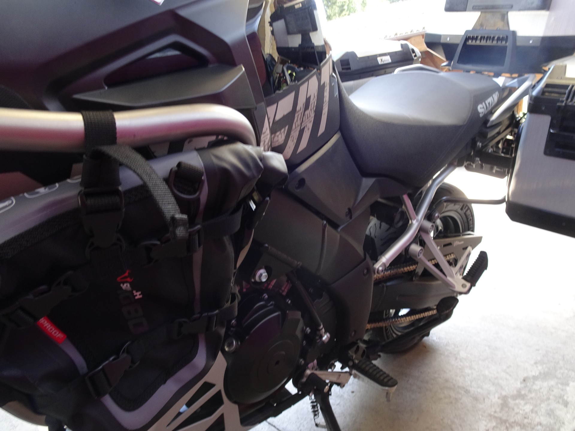 SUZUKI DL 1000 V-Strom Desert-image-12