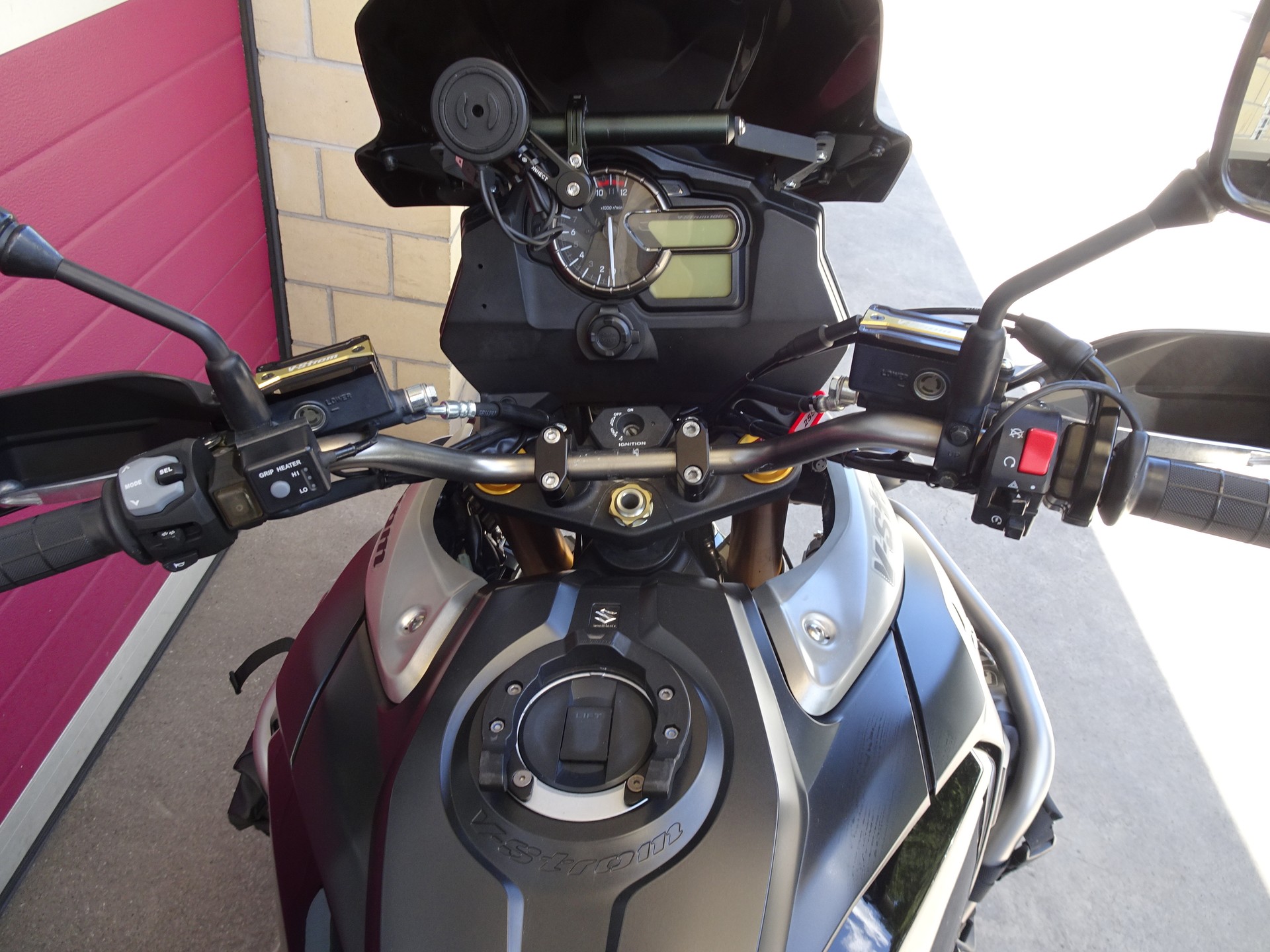 SUZUKI DL 1000 V-Strom Desert-image-5