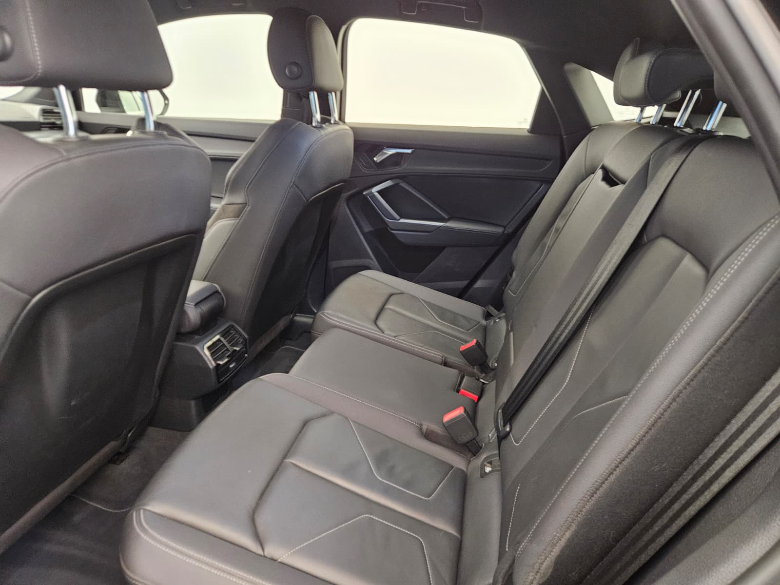 AUDI Q3 Sportback 45 TFSI S line quattro S-tronic-image-12