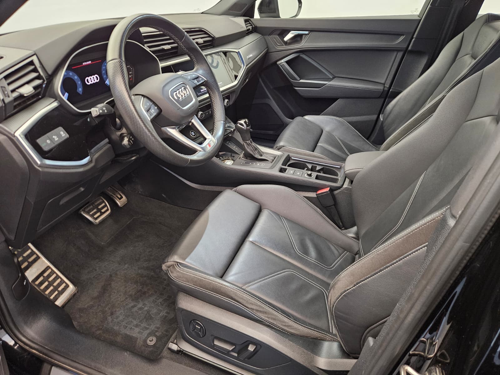 AUDI Q3 Sportback 45 TFSI S line quattro S-tronic-image-10