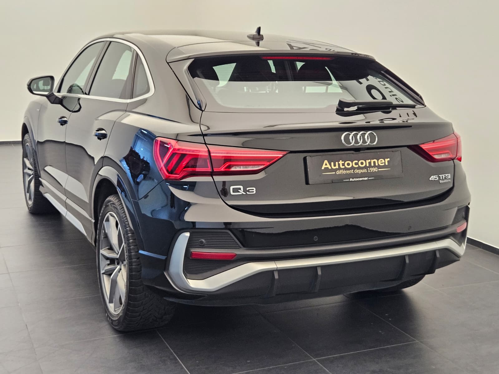 AUDI Q3 Sportback 45 TFSI S line quattro S-tronic-image-8