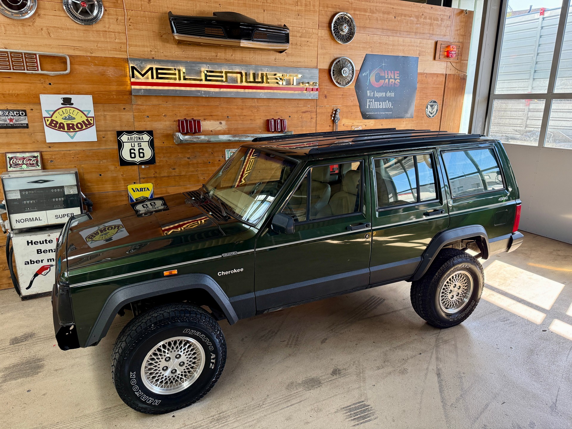 JEEP Cherokee 4.0 Country-showroom-element-3
